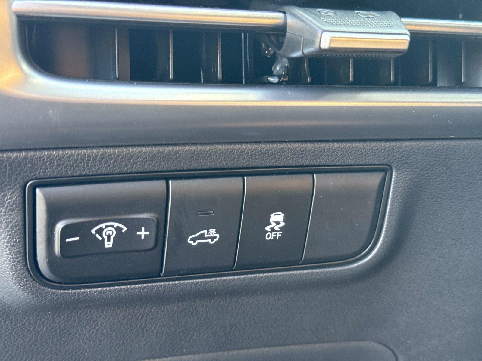 2025 Hyundai Santa Cruz SEL Activity