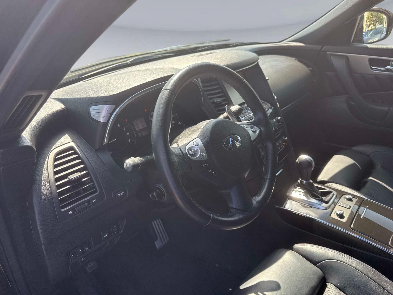 2017 INFINITI QX70