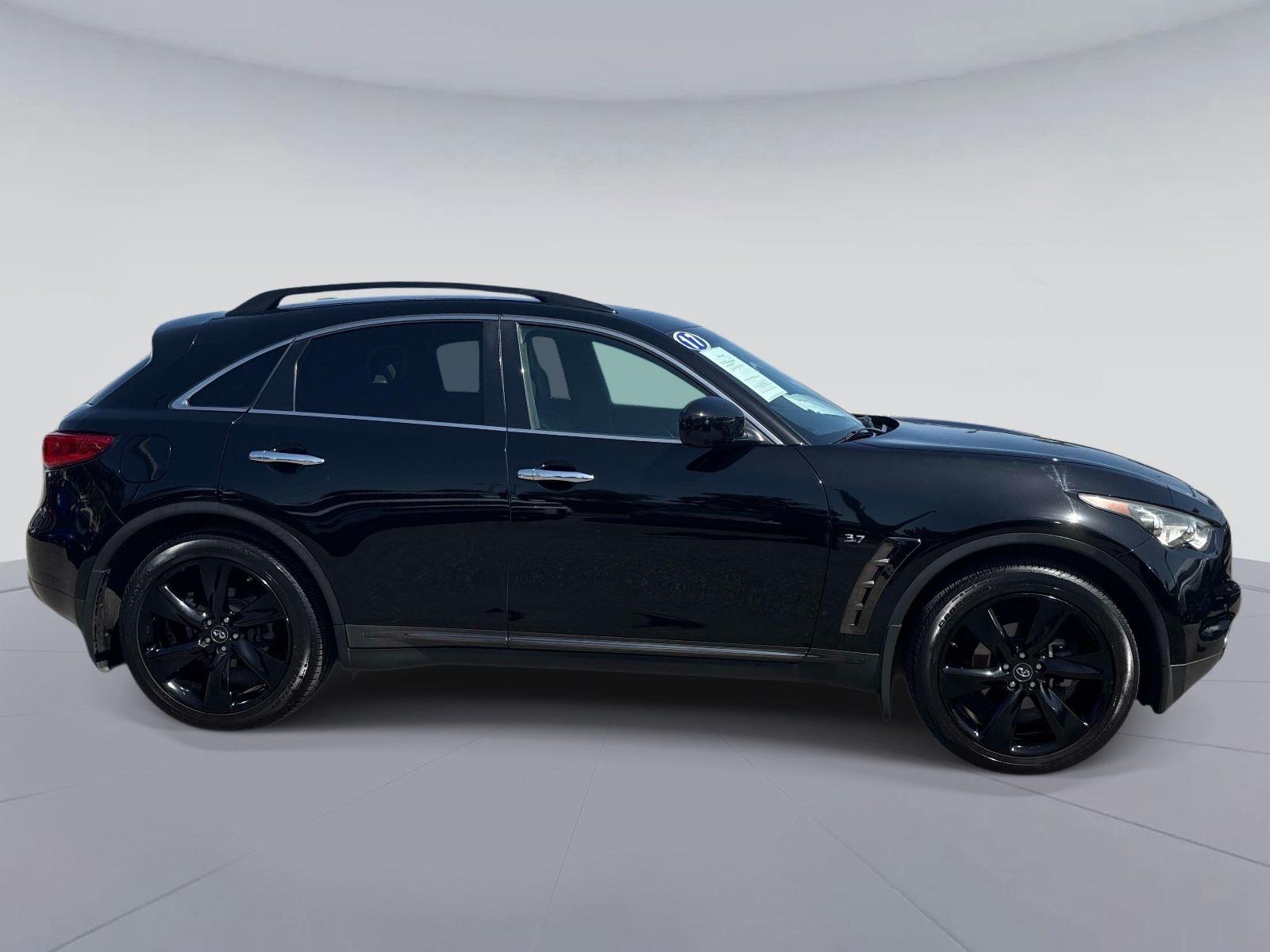 2017 INFINITI QX70