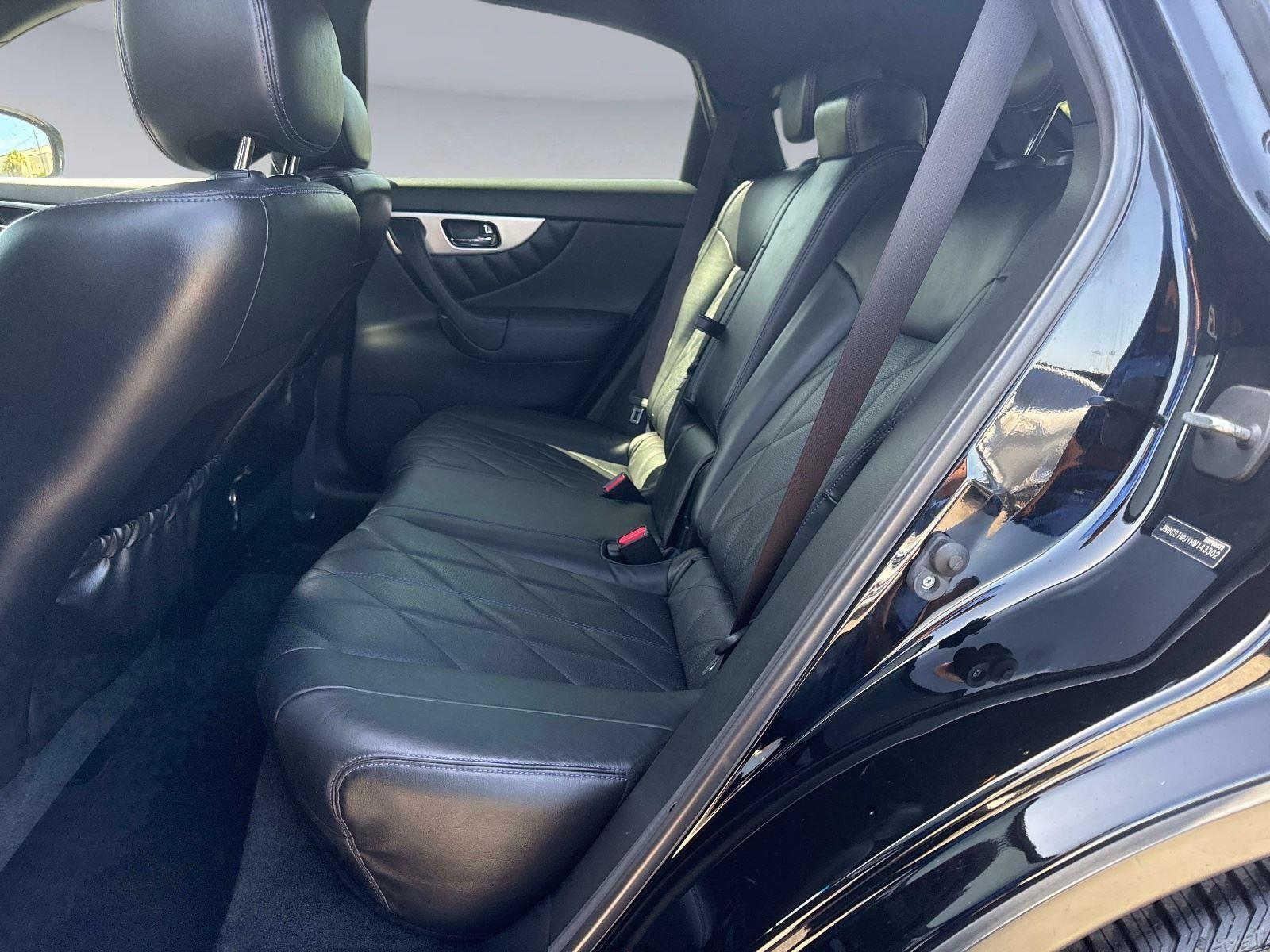 2017 INFINITI QX70