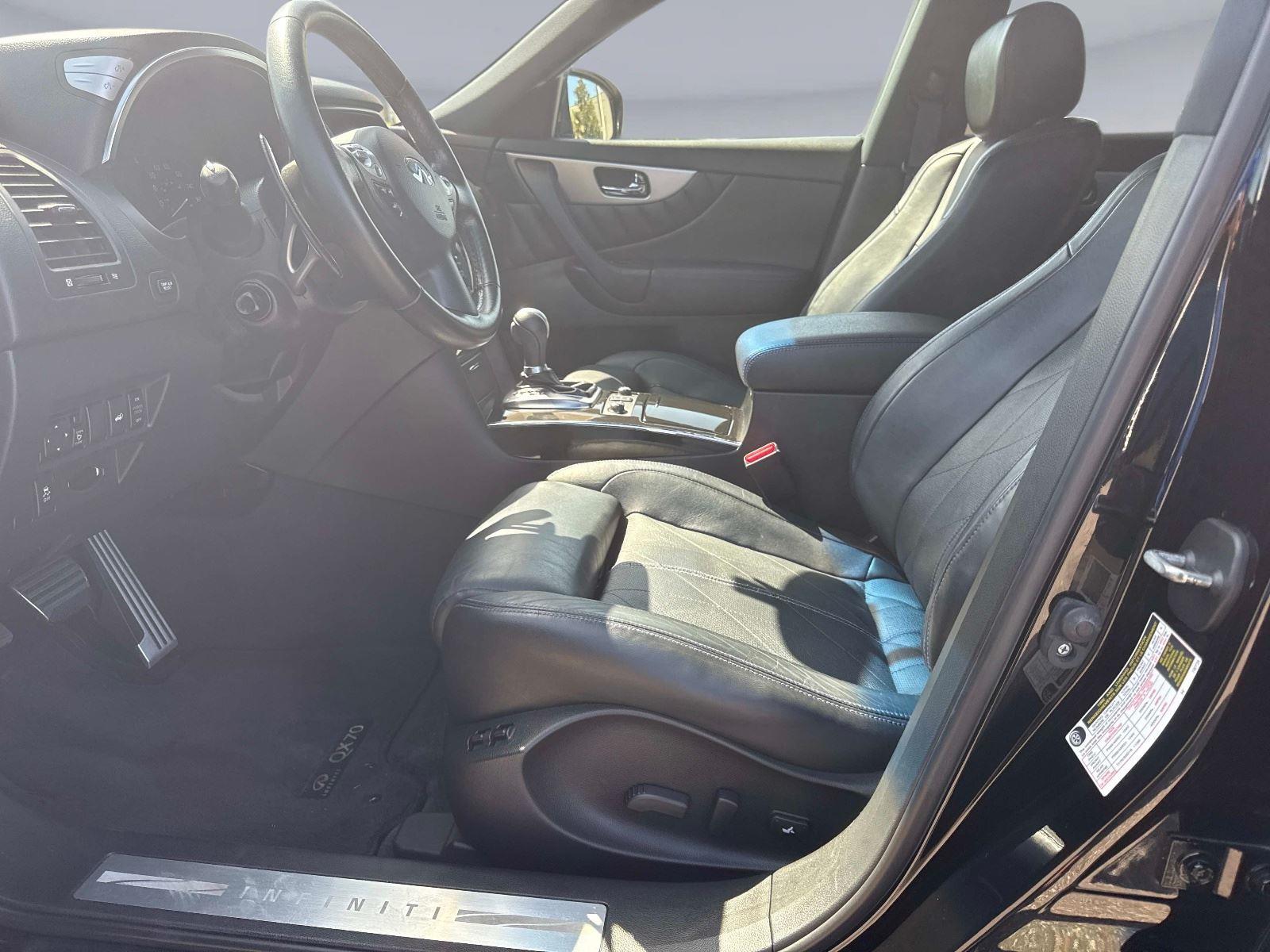2017 INFINITI QX70