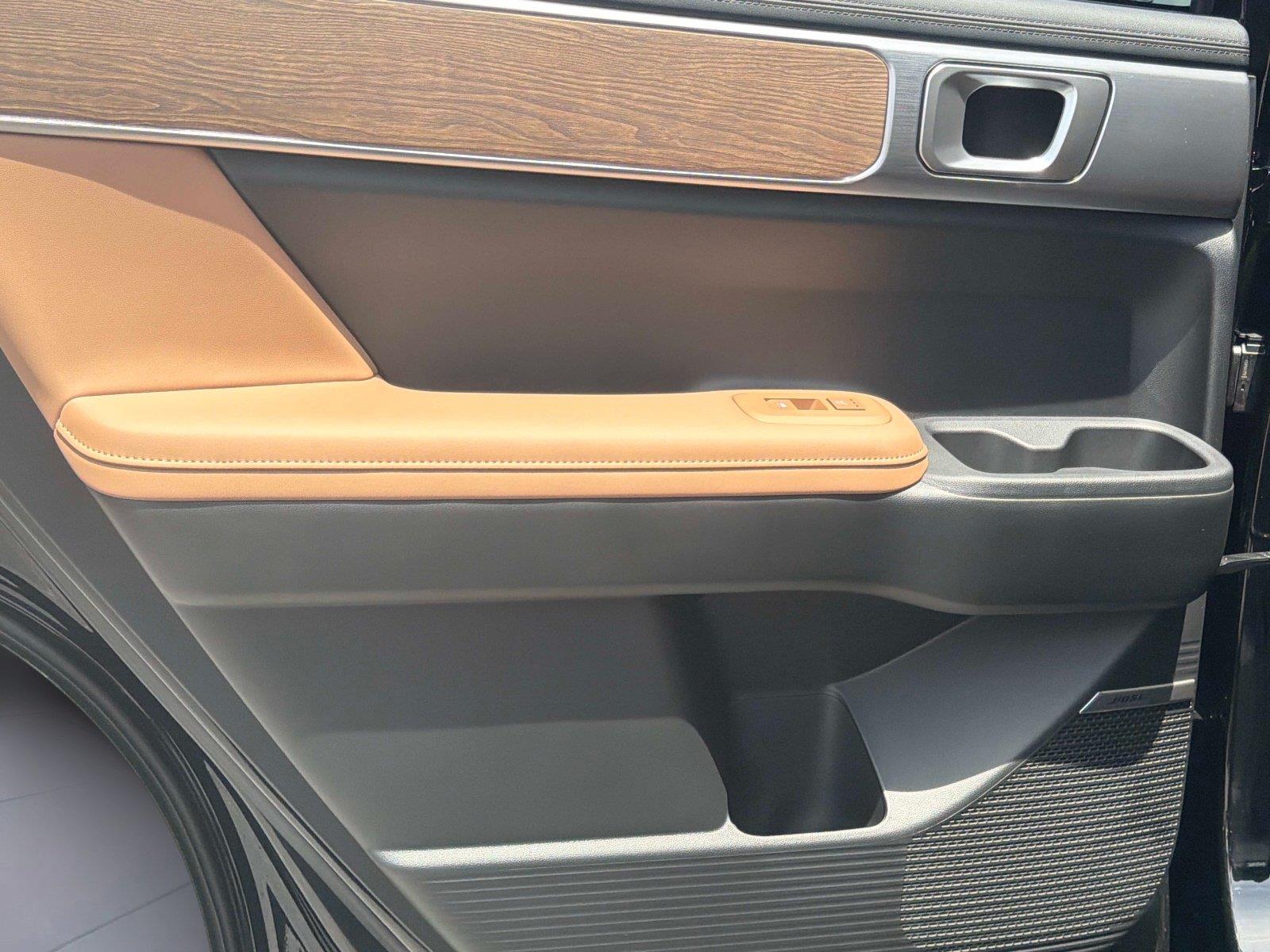 2027 Hyundai Santa Fe Hybrid Limited 7P