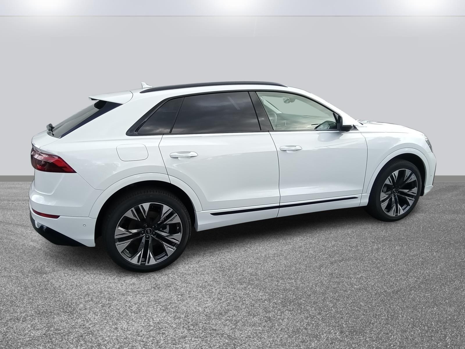 2025 Audi Q8 Premium Plus