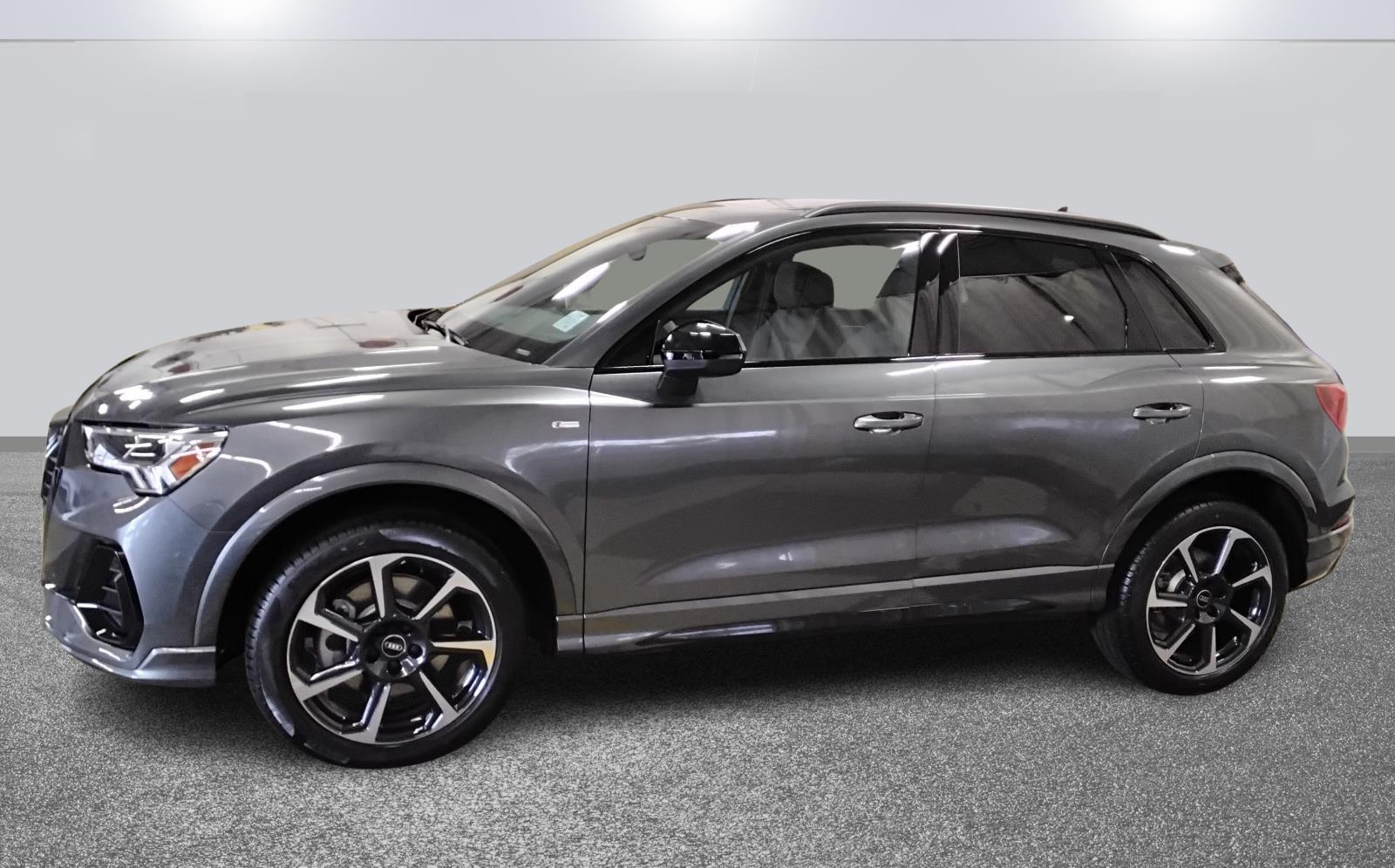 2025 Audi Q3 S line Premium Plus photo 3