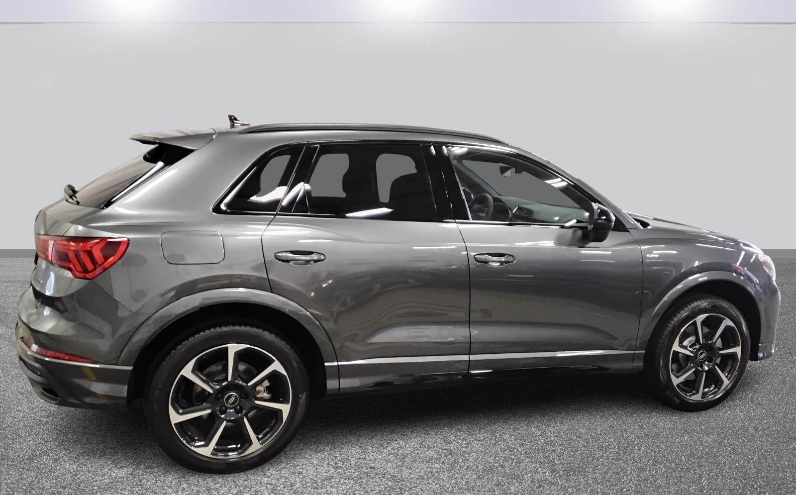 2025 Audi Q3 S line Premium Plus photo 4