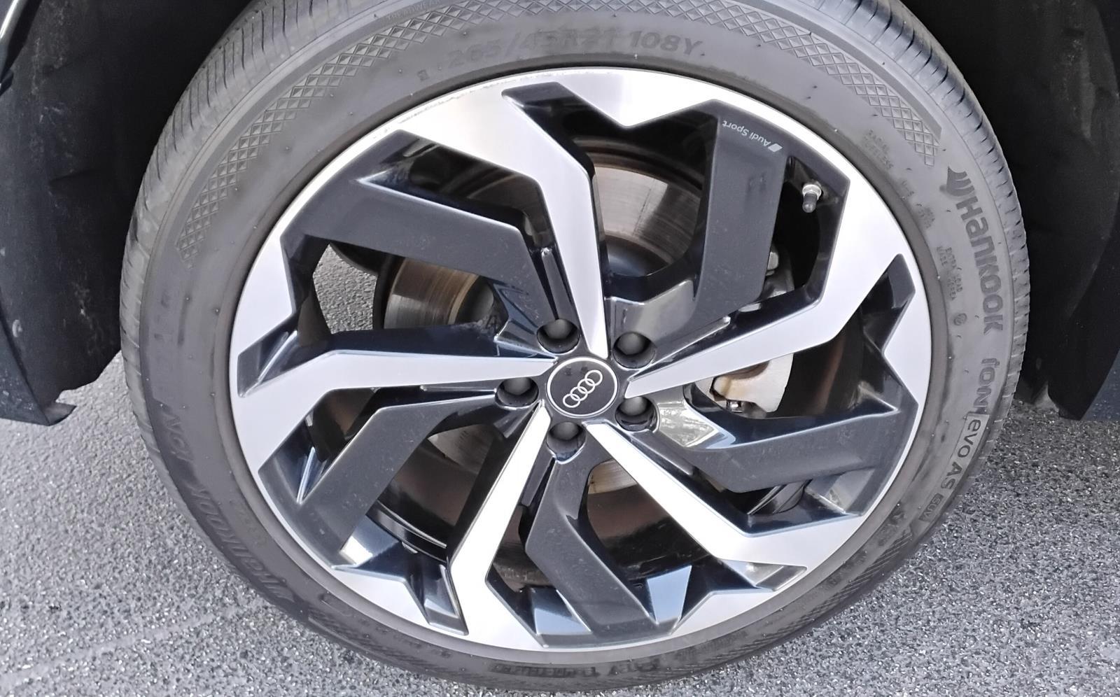 2024 Audi Q8 e-tron Premium Plus