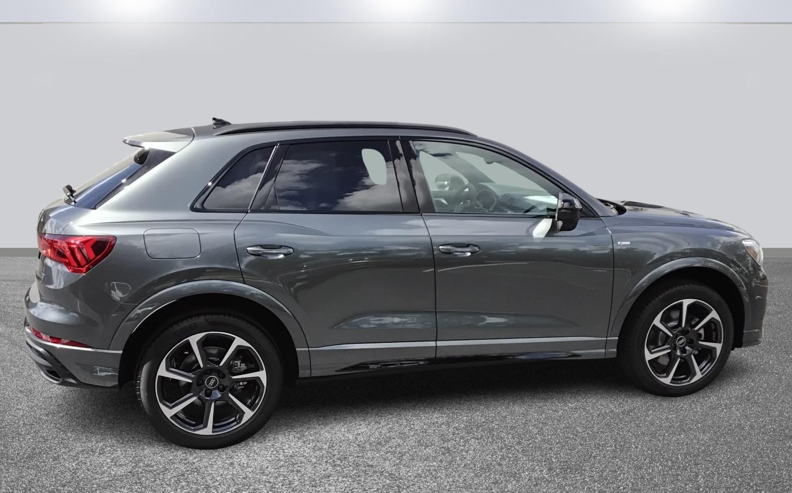 2025 Audi Q3 S line Premium Plus photo 3