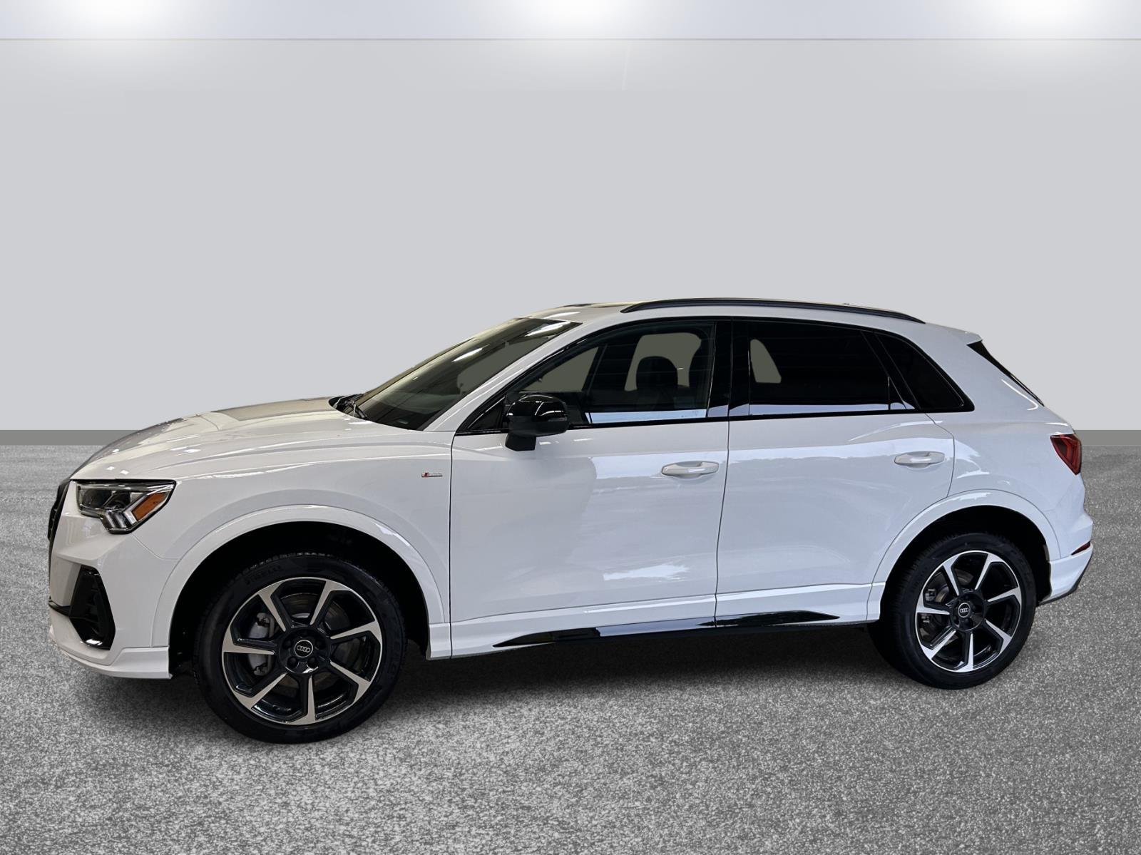2025 Audi Q3 S line Premium Plus photo 3