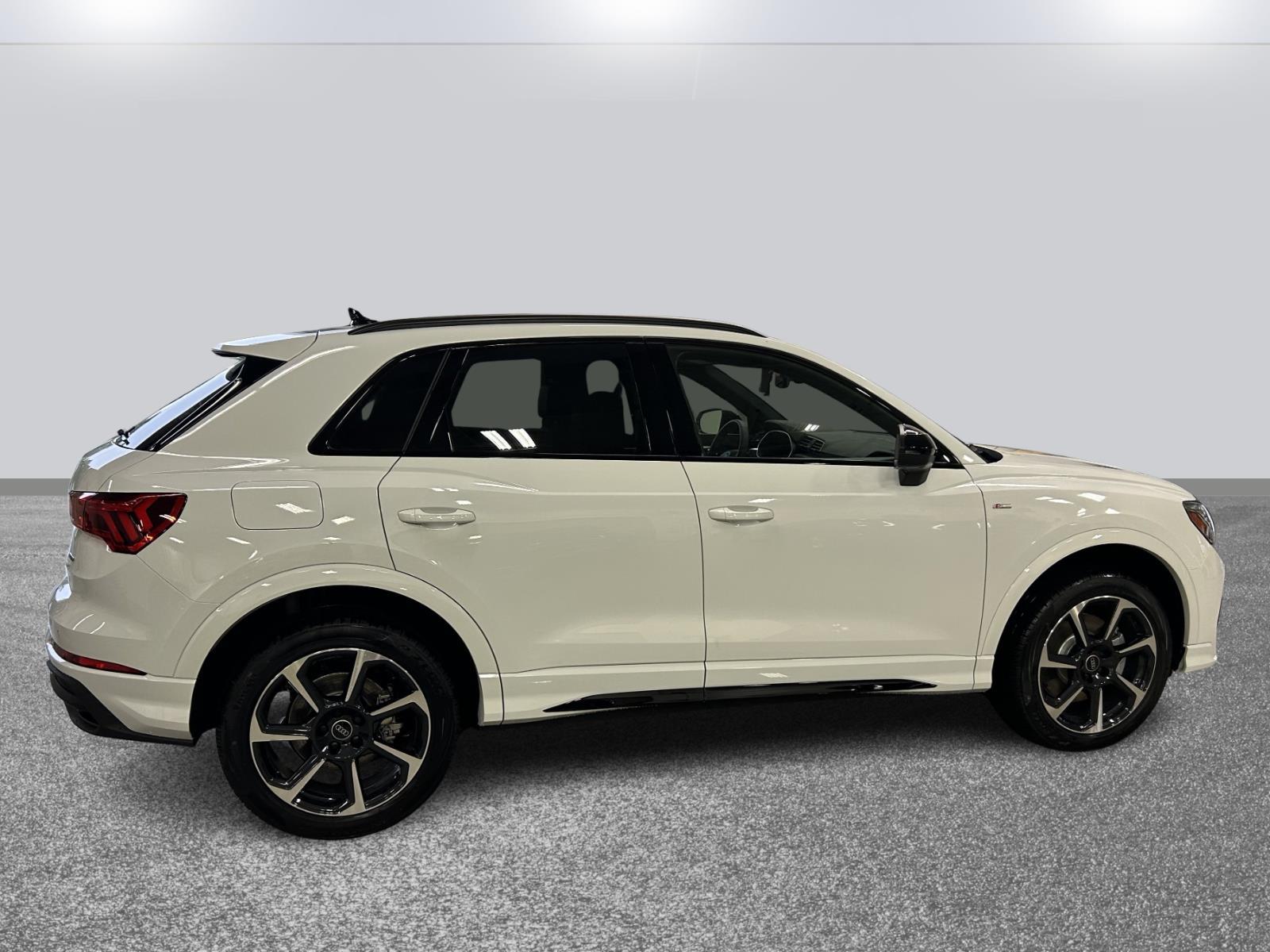 2025 Audi Q3 S line Premium Plus photo 4