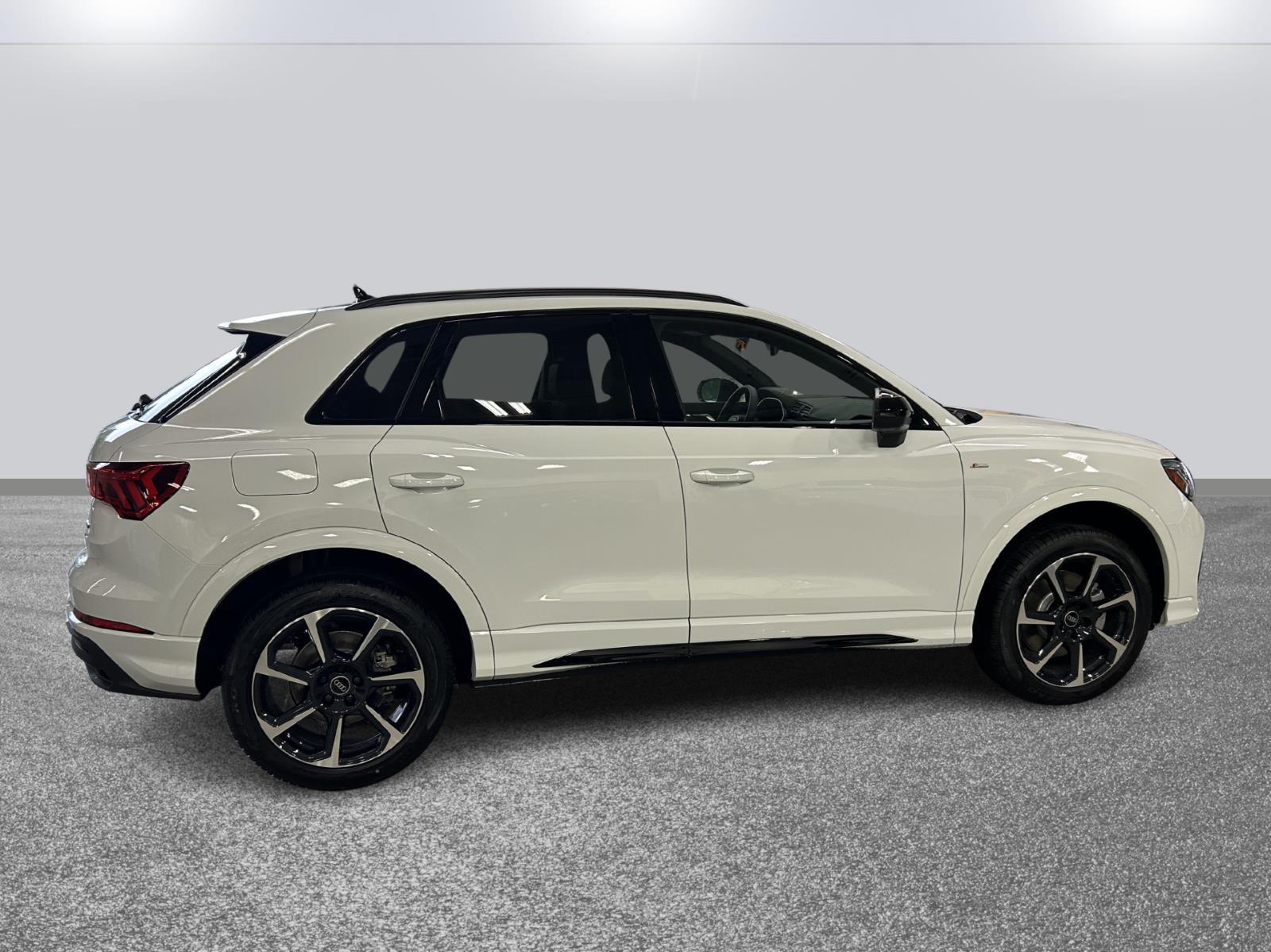 2025 Audi Q3 S line Premium Plus photo 4