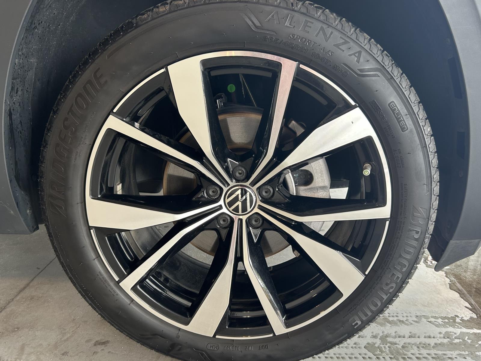 2024 Volkswagen Atlas Cross Sport 2.0T SEL Premium R-Line