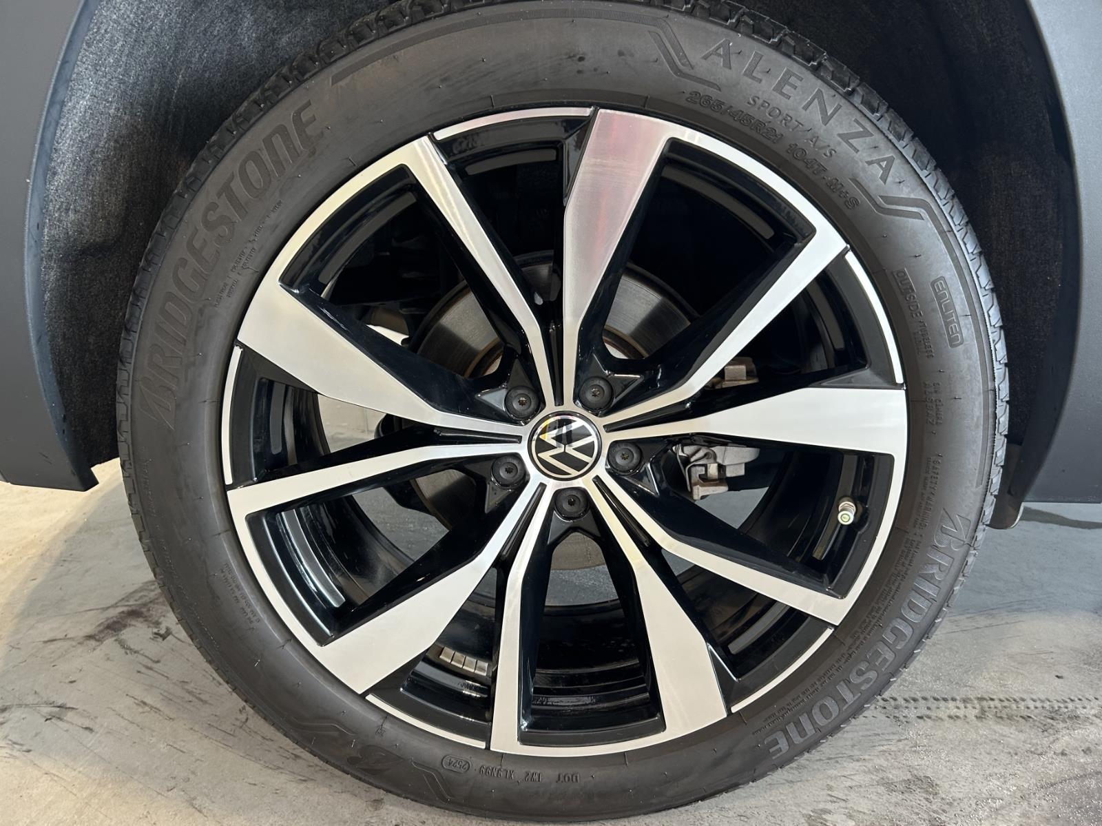 2024 Volkswagen Atlas Cross Sport 2.0T SEL Premium R-Line
