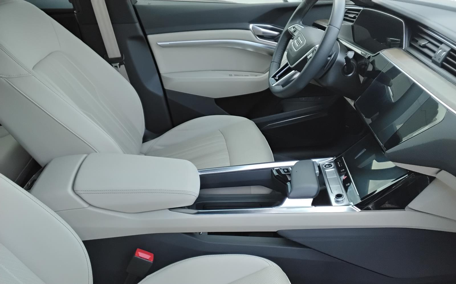 2024 Audi Q8 e-tron Sportback S line Premium Plus