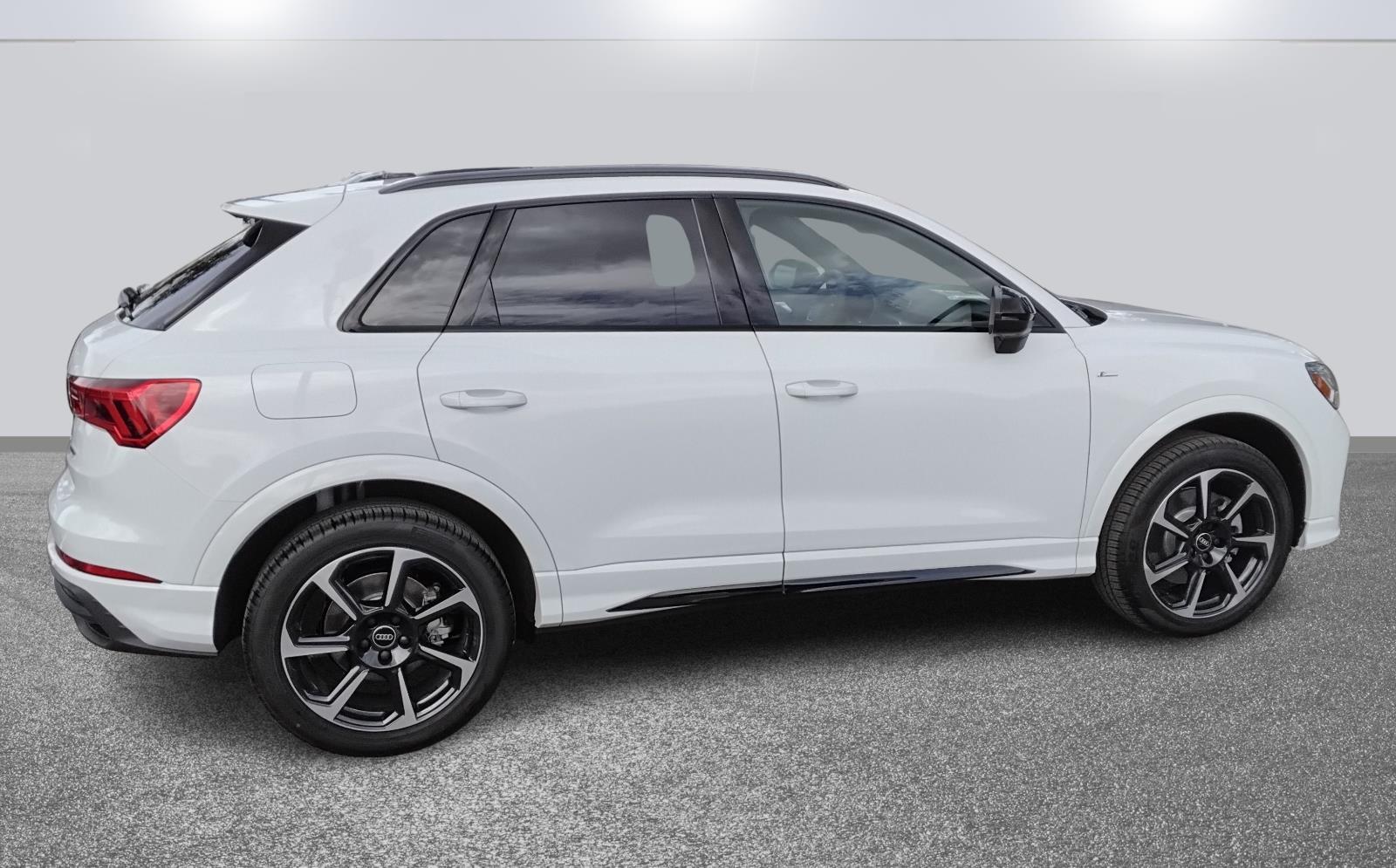 2025 Audi Q3 S line Premium Plus photo 2