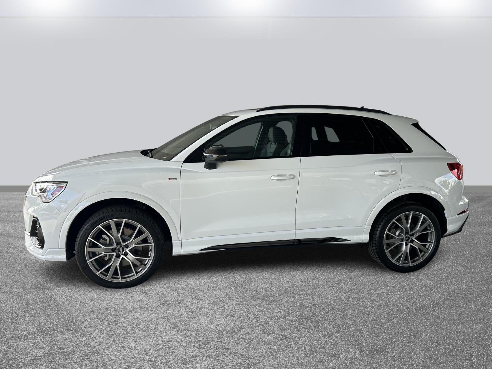 2025 Audi Q3 S line Premium Plus photo 3