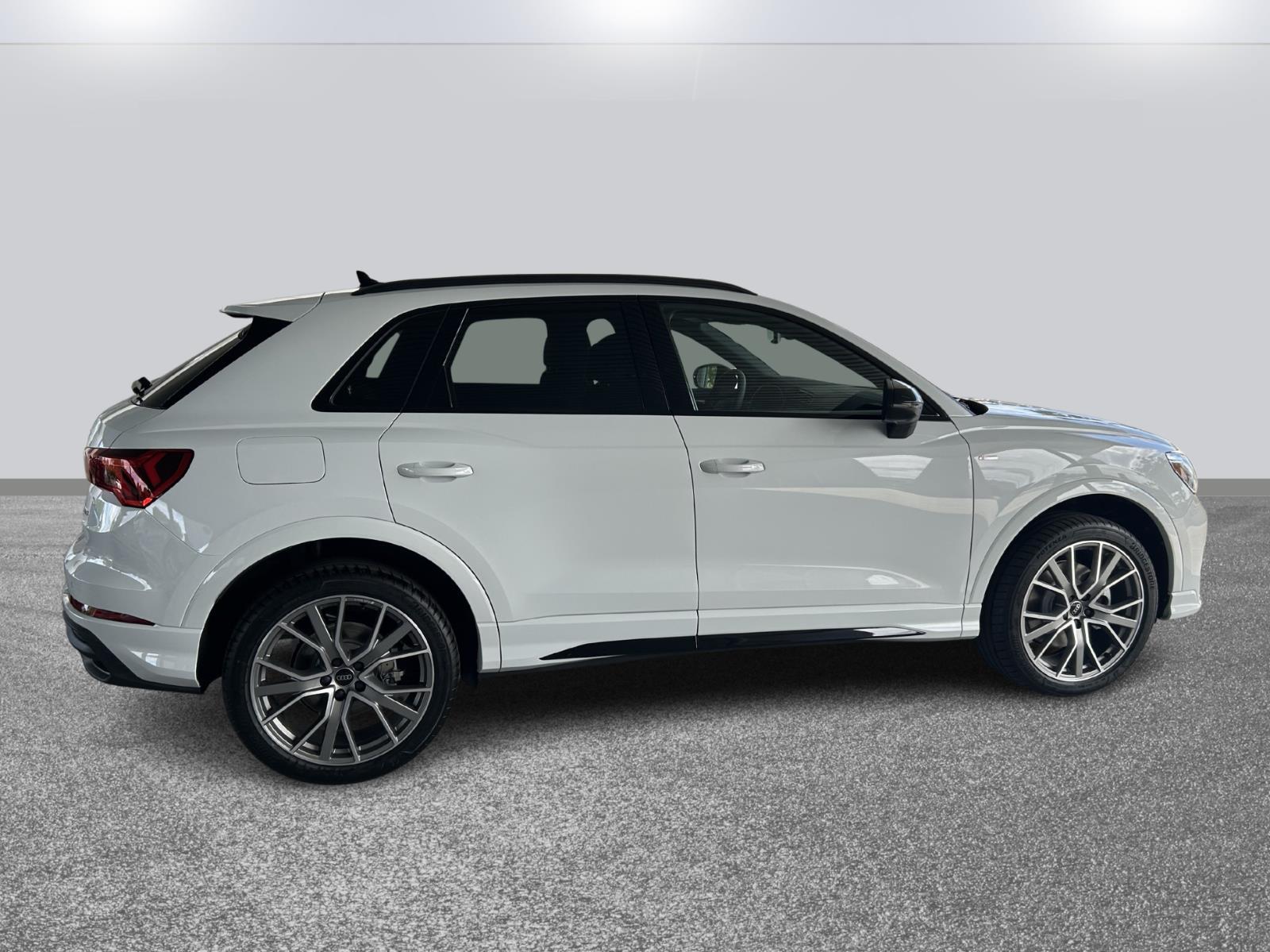 2025 Audi Q3 S line Premium Plus photo 4