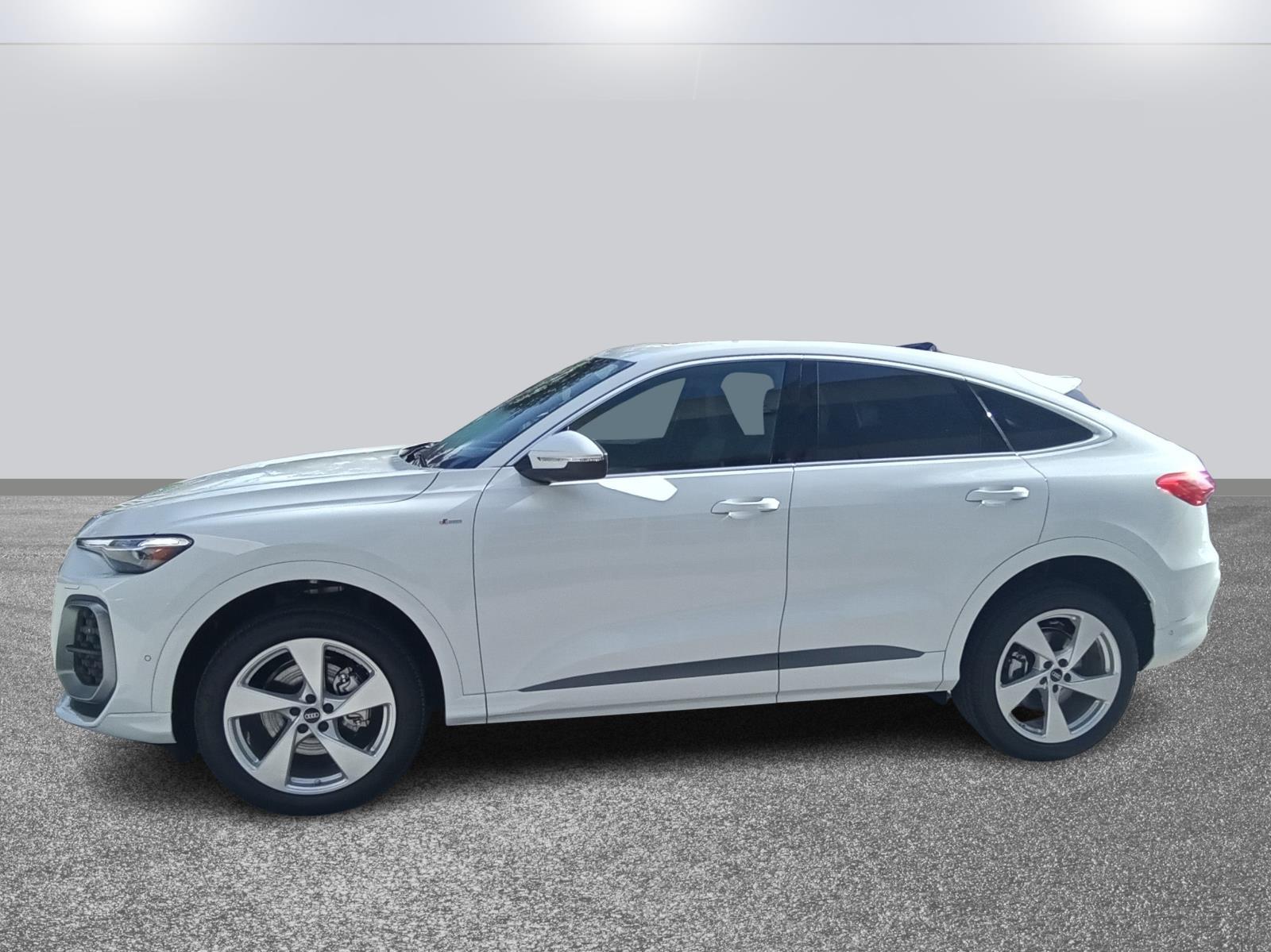 2025 Audi Q5 Sportback Premium Plus photo 3