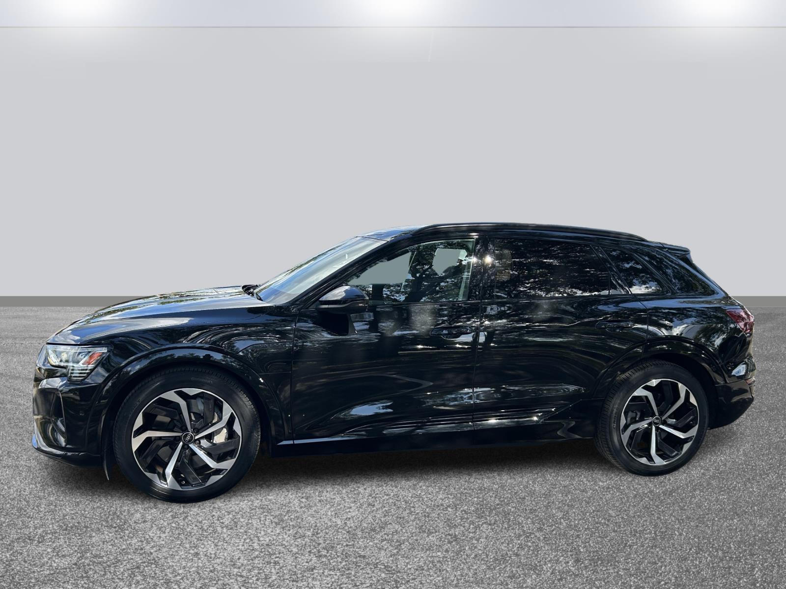2024 Audi Q8 e-tron Premium Plus