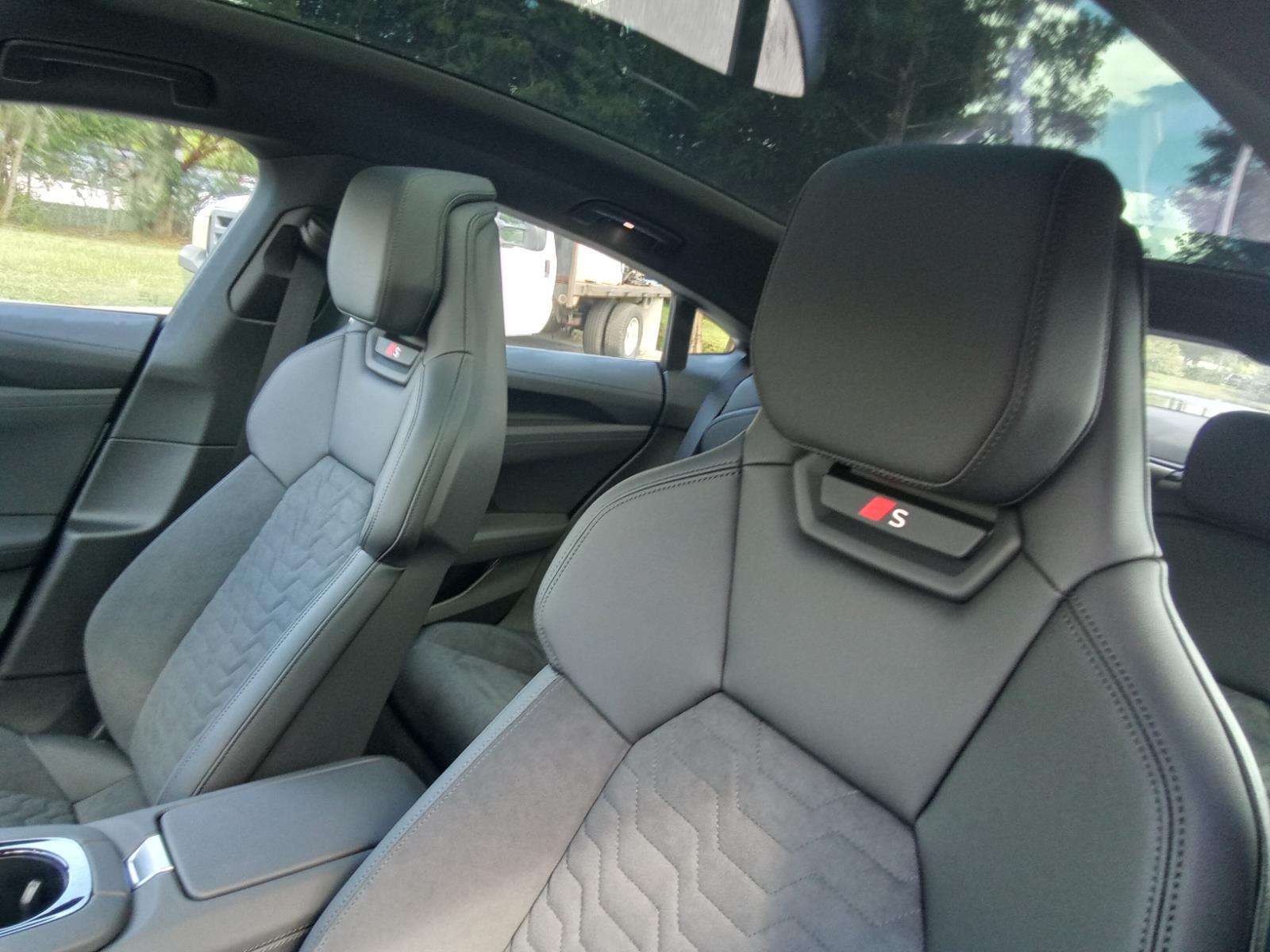 2026 Audi e-tron GT Premium Plus photo 9