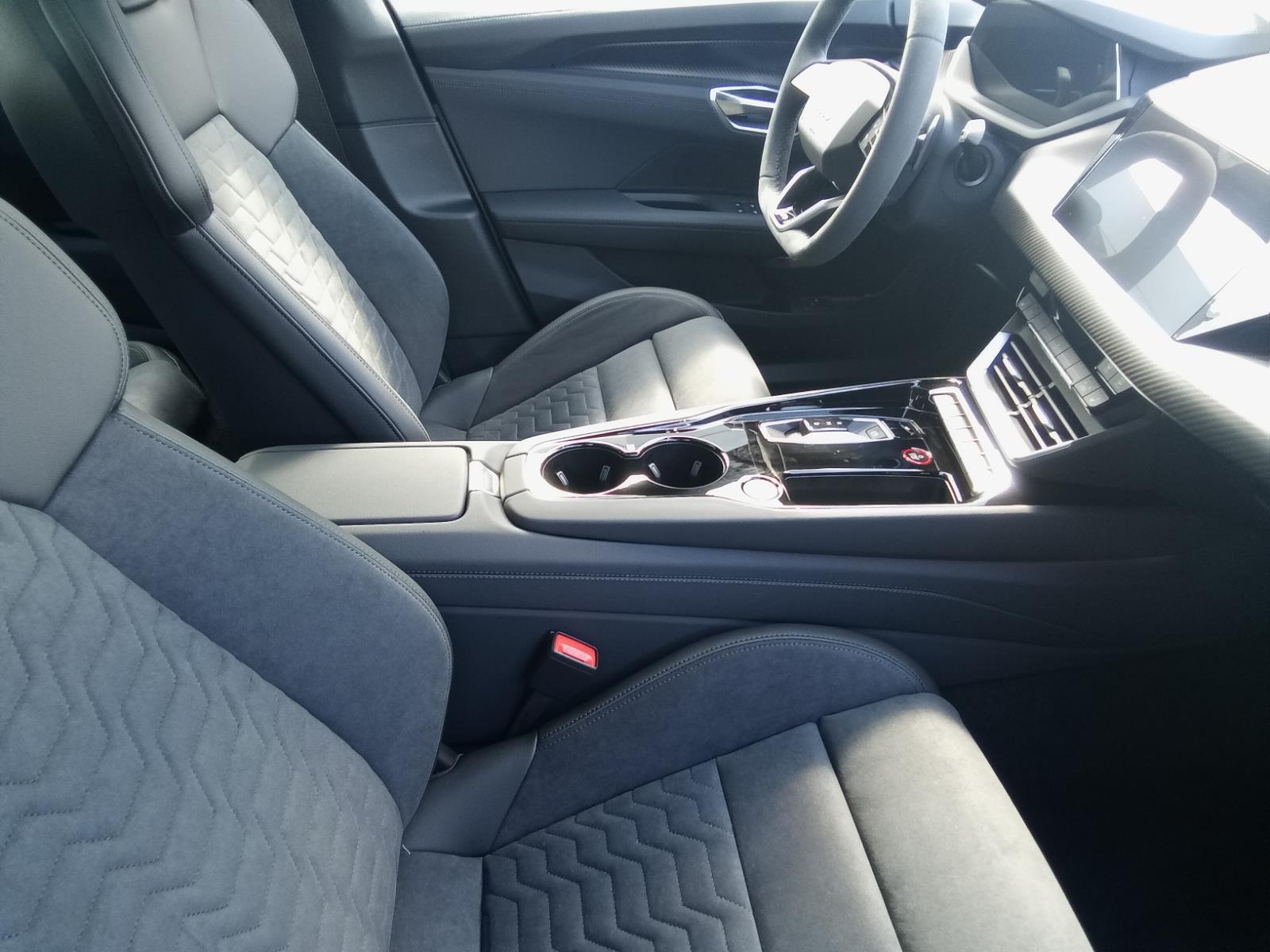 2026 Audi e-tron GT Premium Plus photo 13