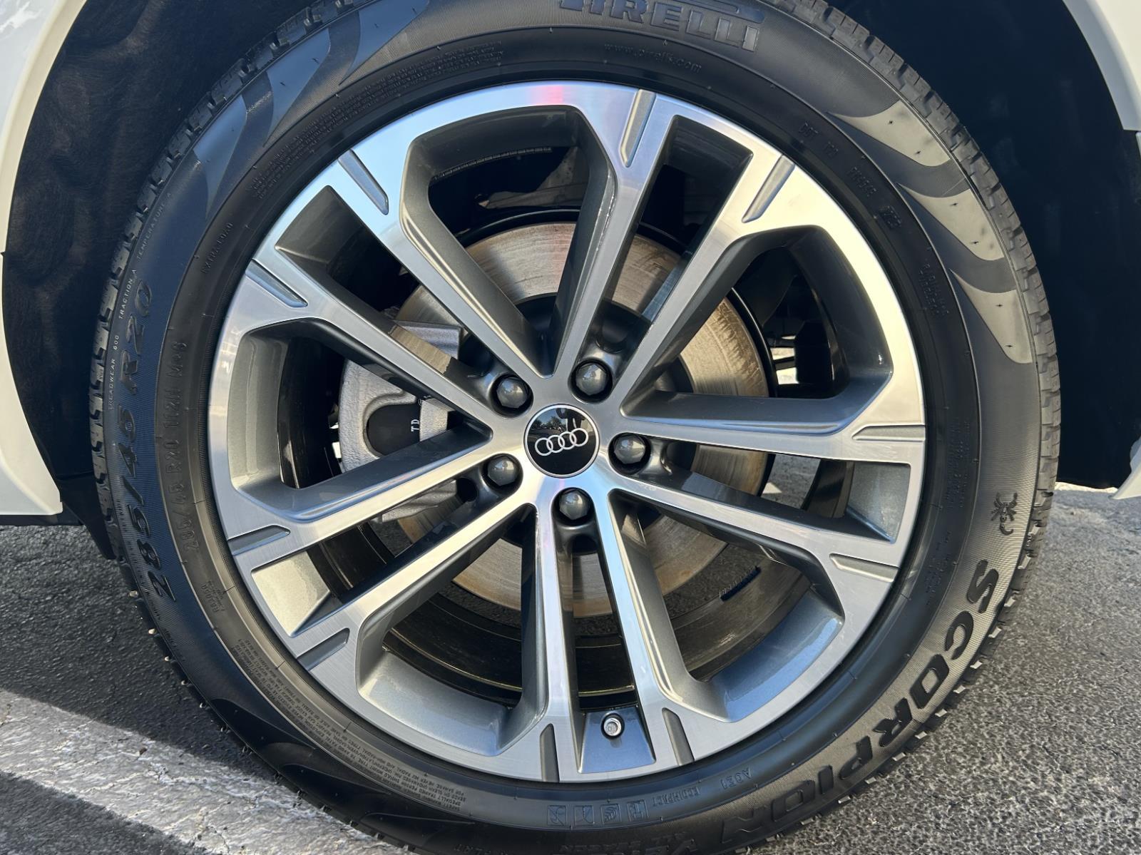 2026 Audi Q7 Premium