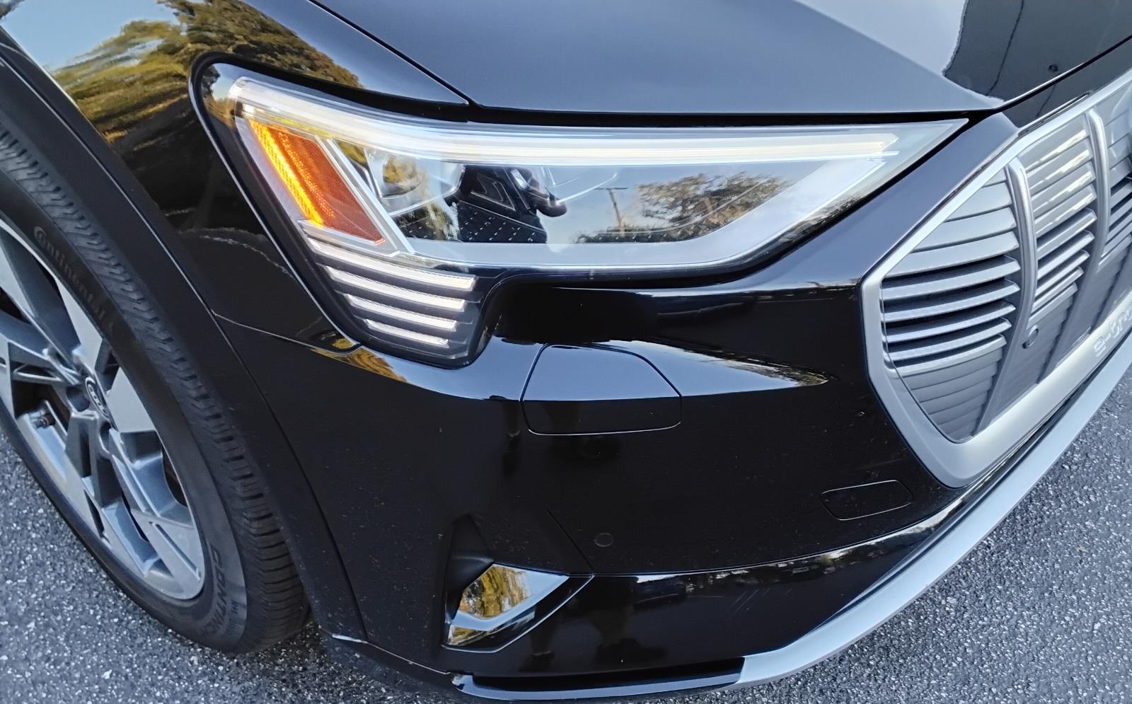 2022 Audi e-tron Premium photo 2