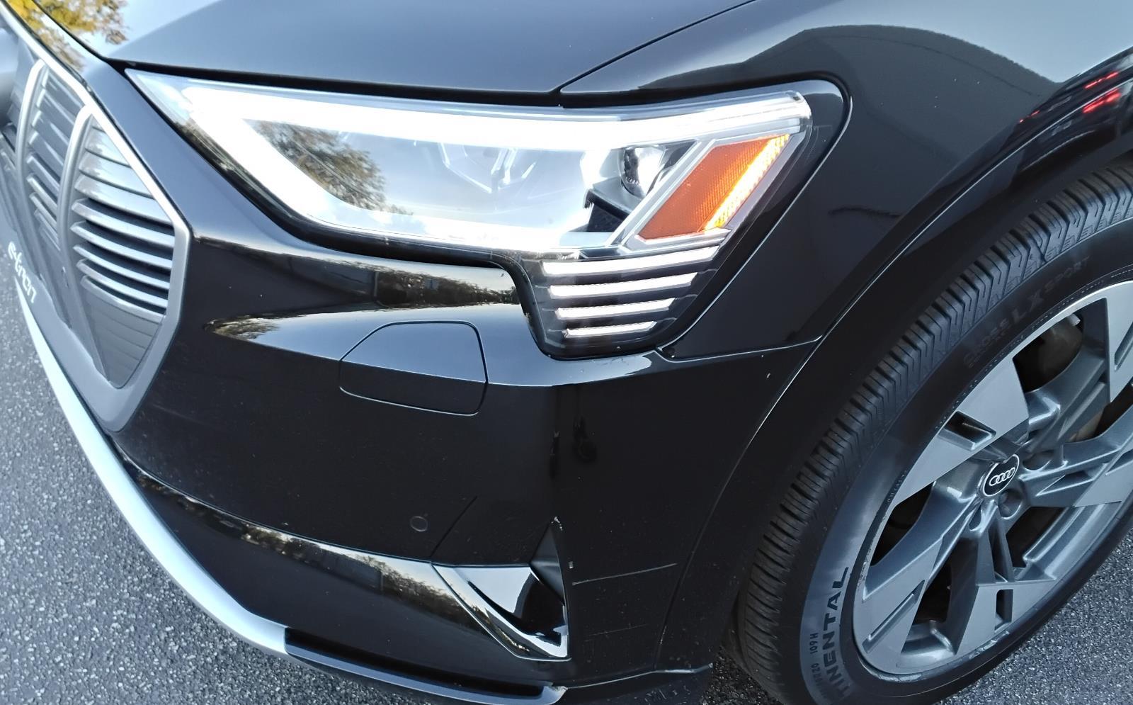 2022 Audi e-tron Premium photo 3