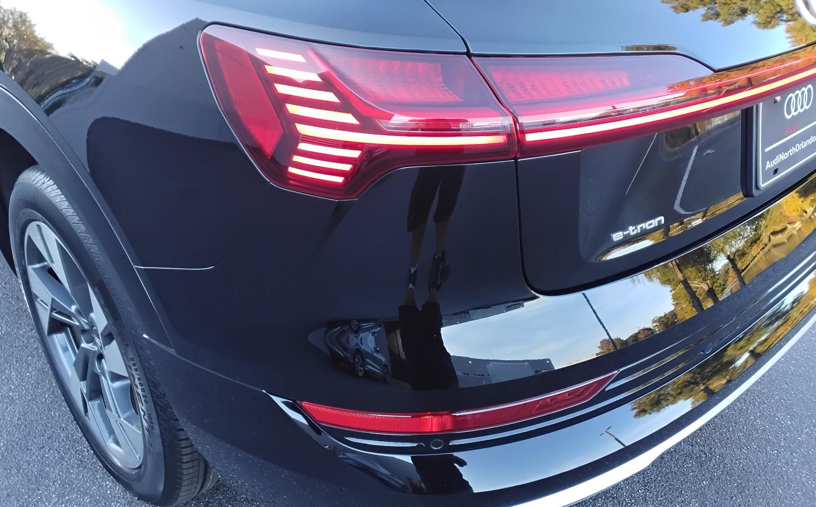 2022 Audi e-tron Premium photo 4