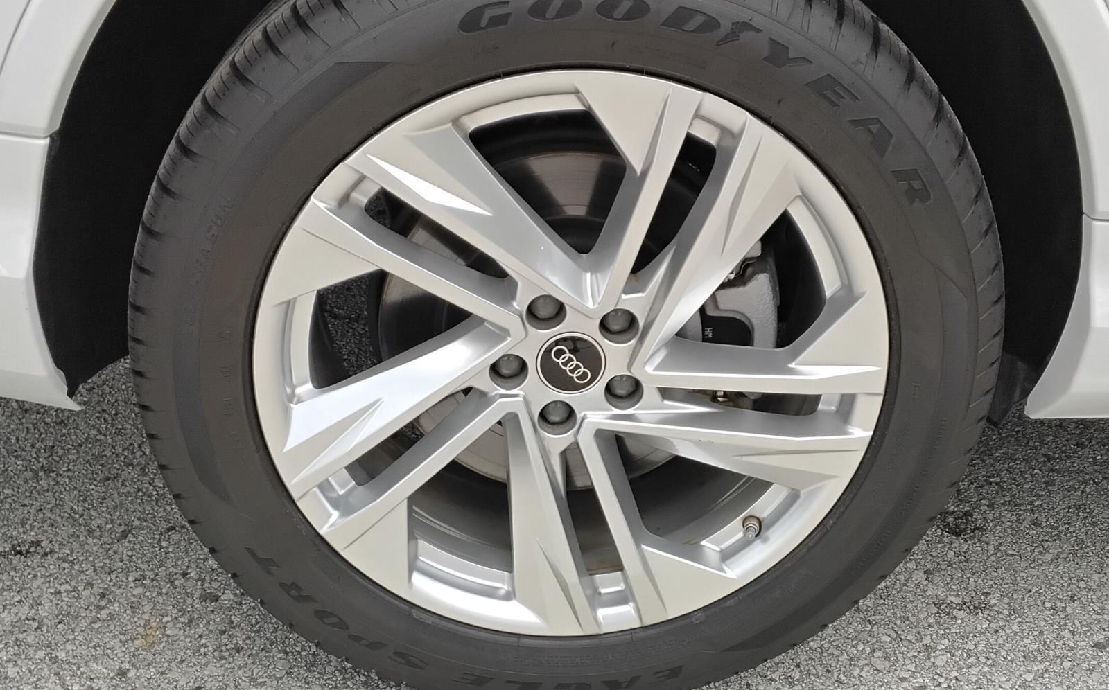 2023 Audi Q7 Premium Plus