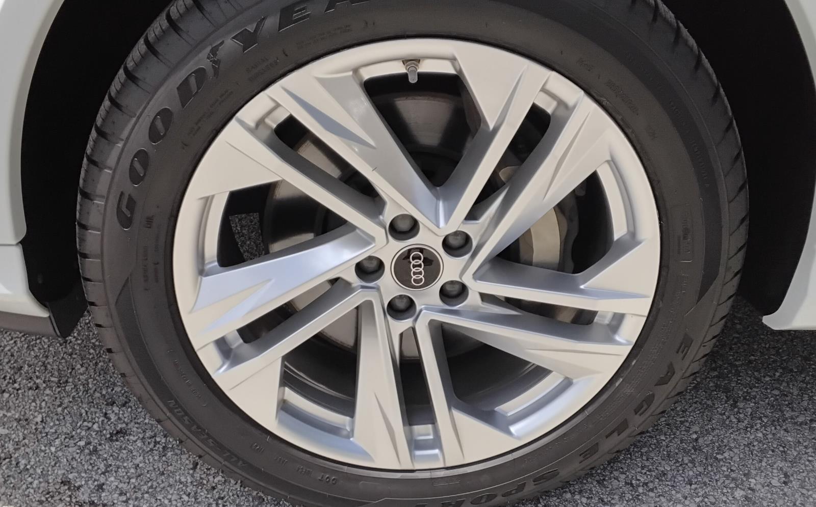 2023 Audi Q7 Premium Plus