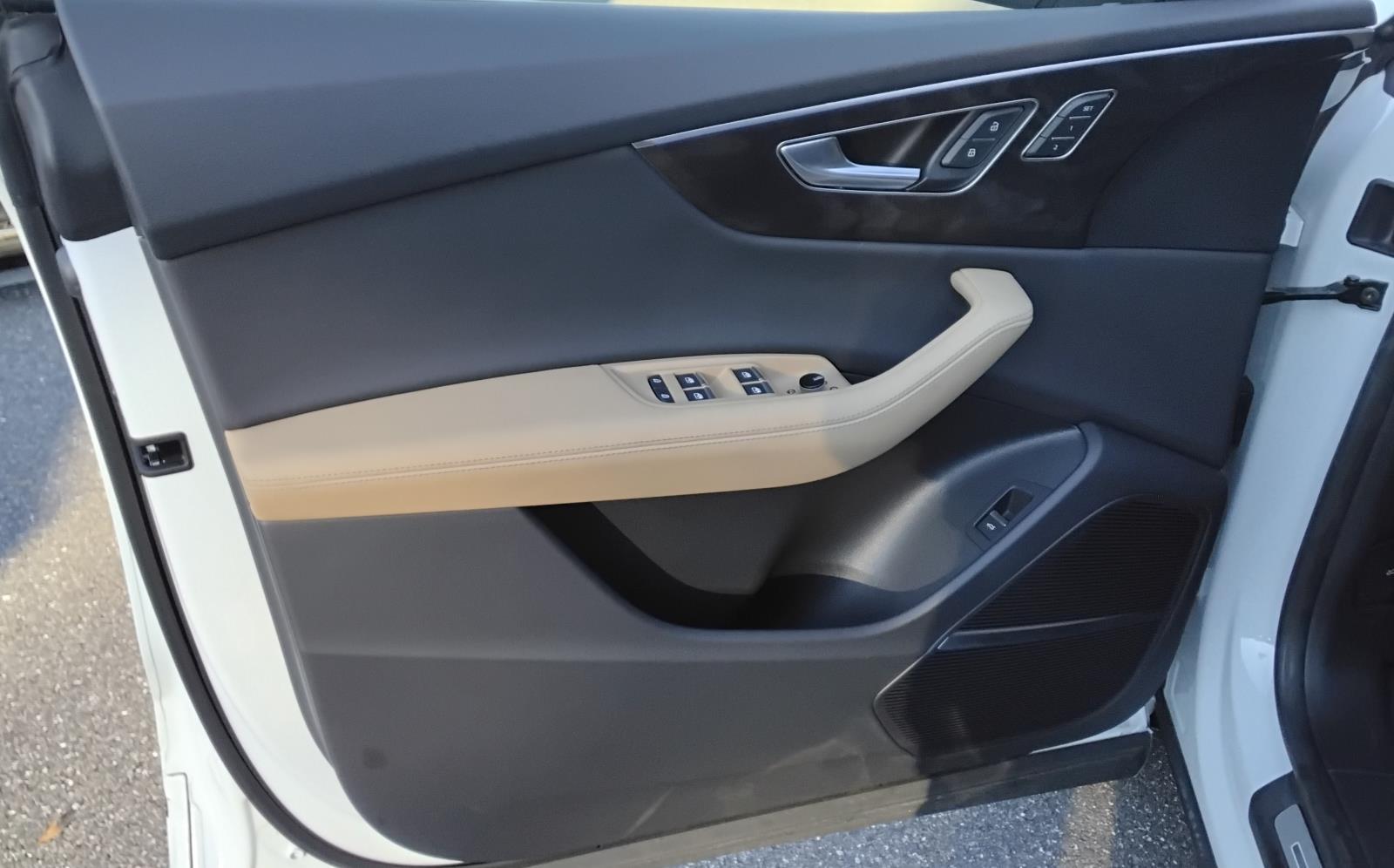 2025 Audi Q8 Premium Plus