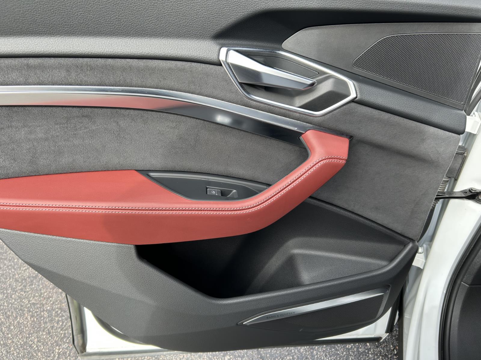 2023 Audi e-tron S Prestige