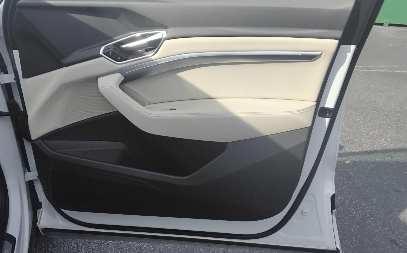 2024 Audi Q8 e-tron Sportback S line Premium