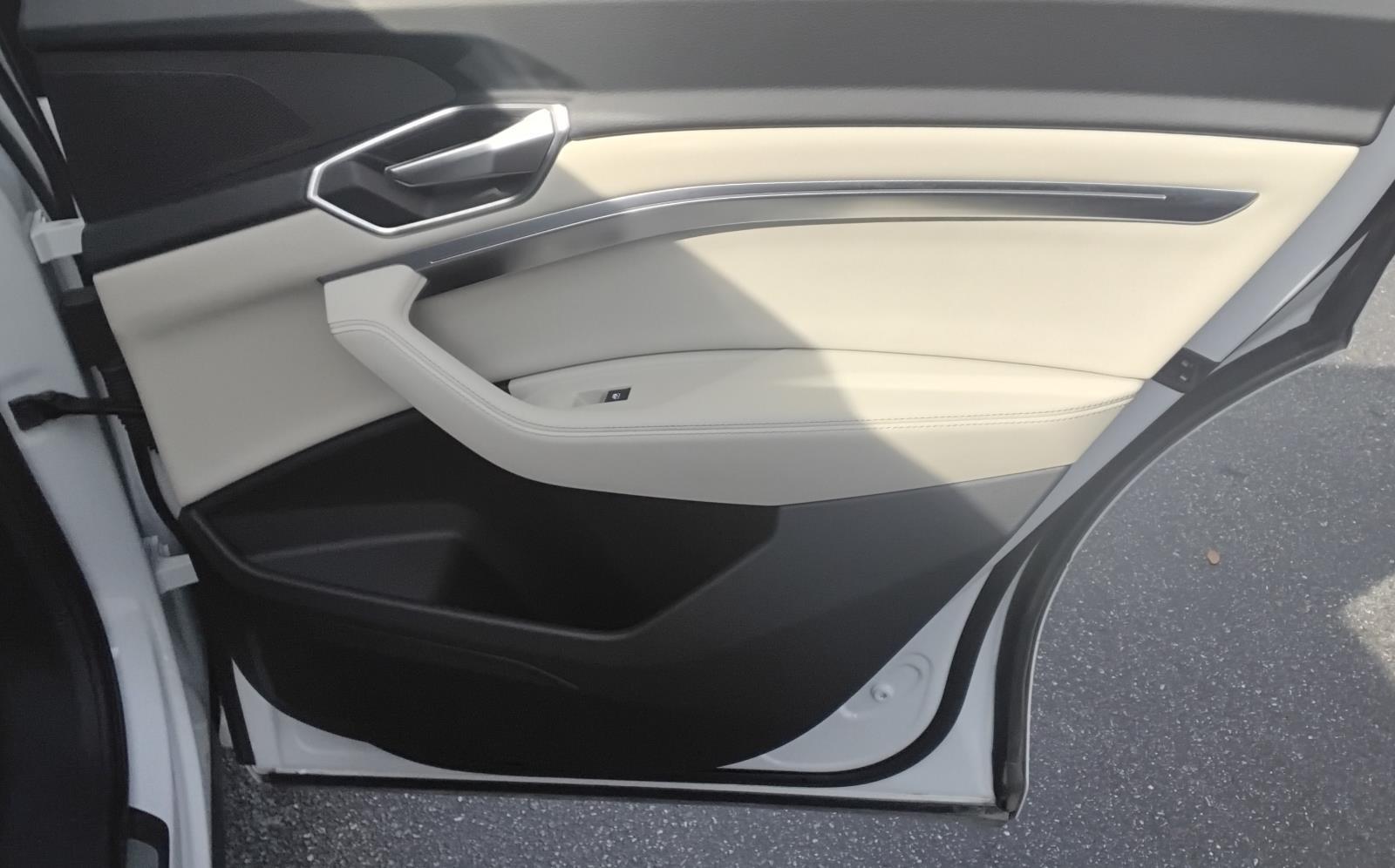 2024 Audi Q8 e-tron Sportback S line Premium