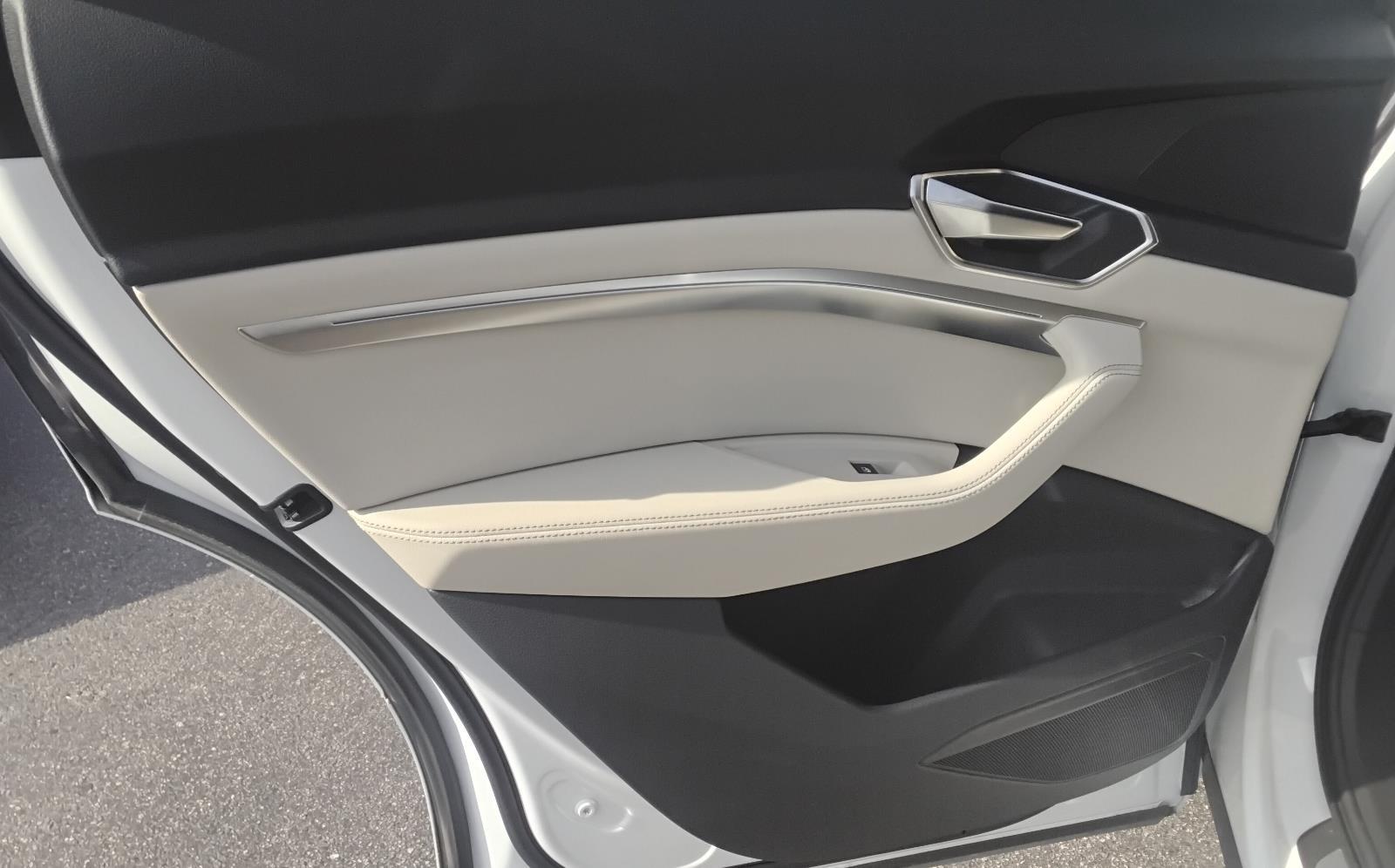 2024 Audi Q8 e-tron Sportback S line Premium