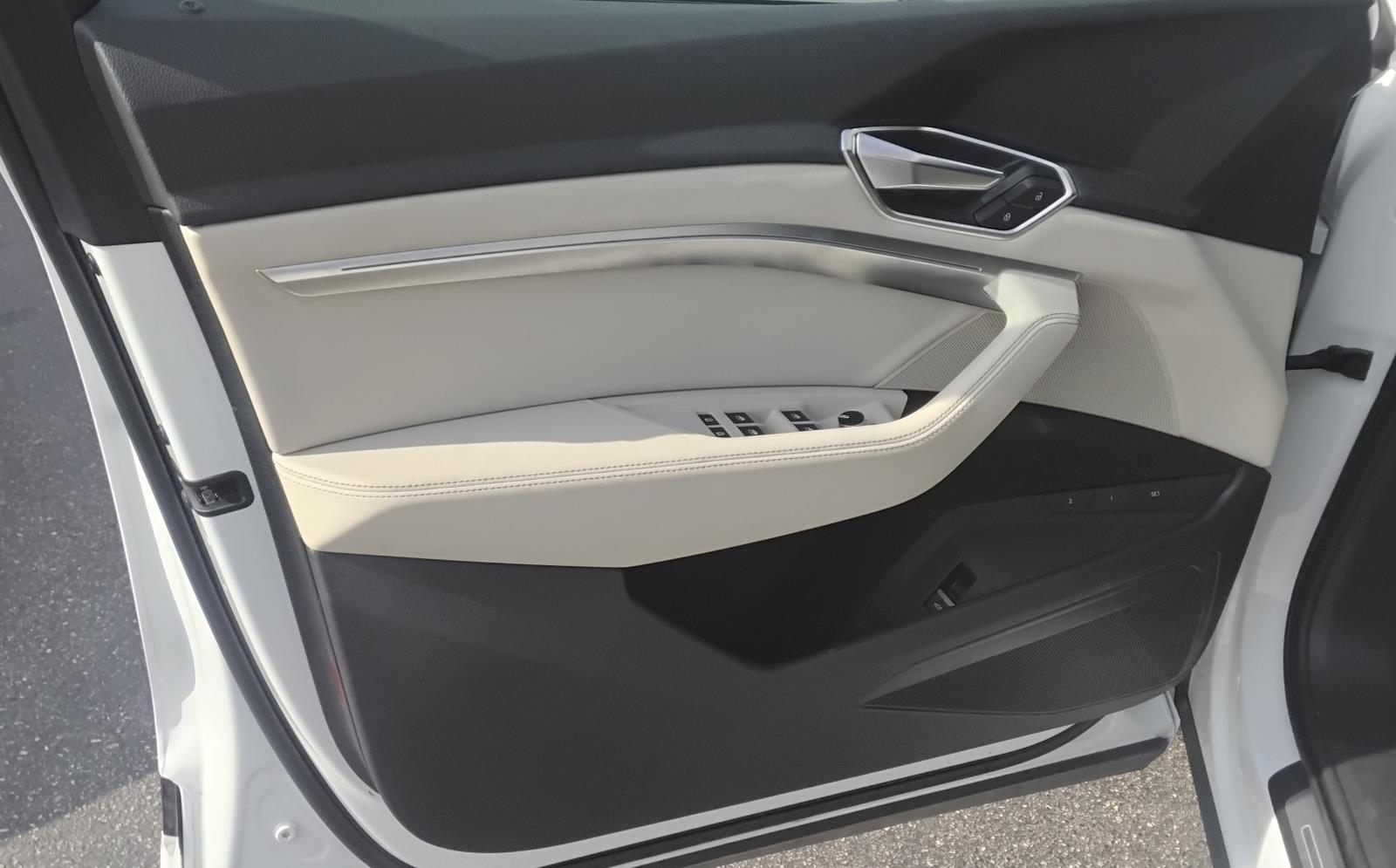 2024 Audi Q8 e-tron Sportback S line Premium