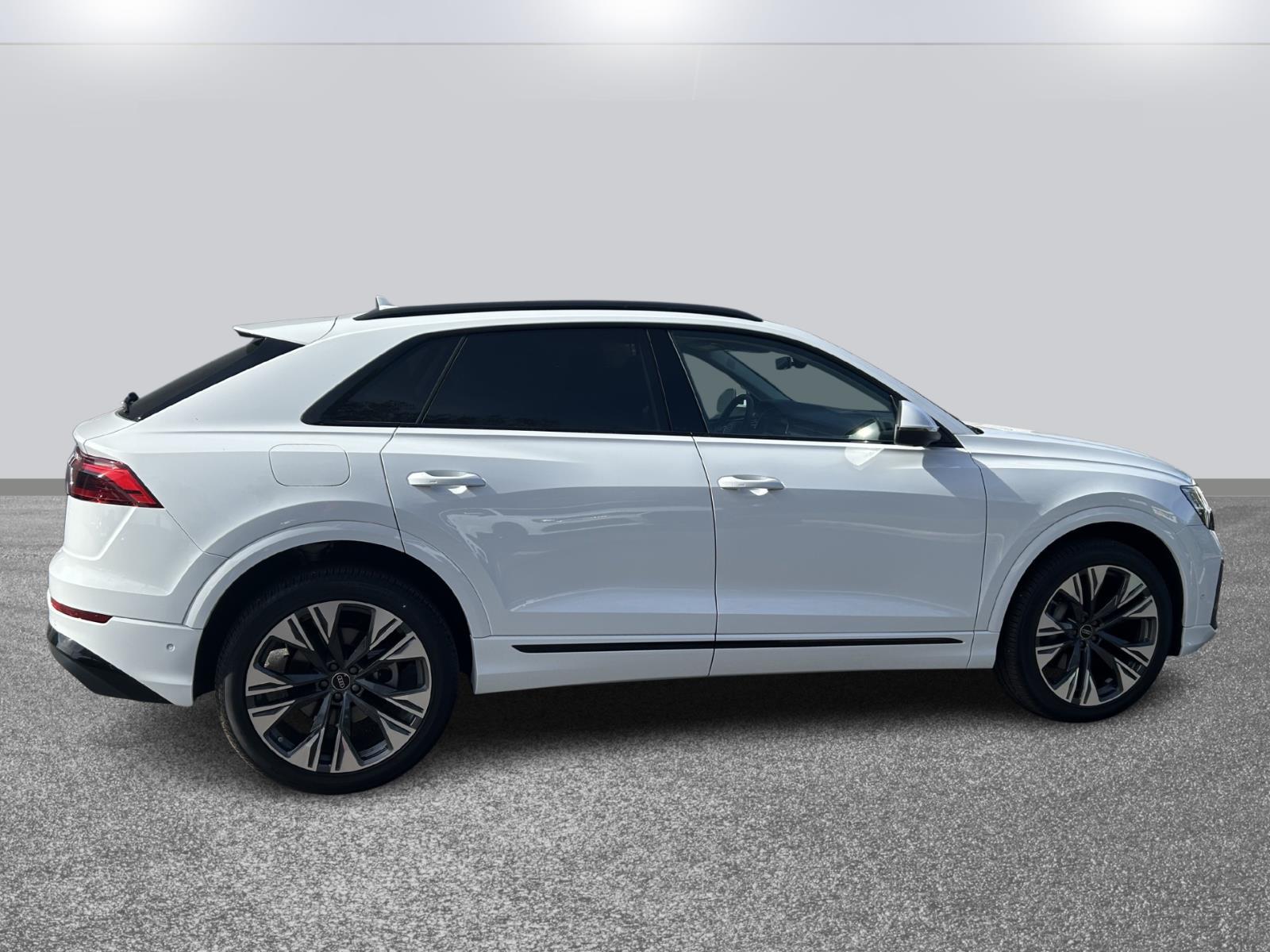 2025 Audi Q8 Premium Plus
