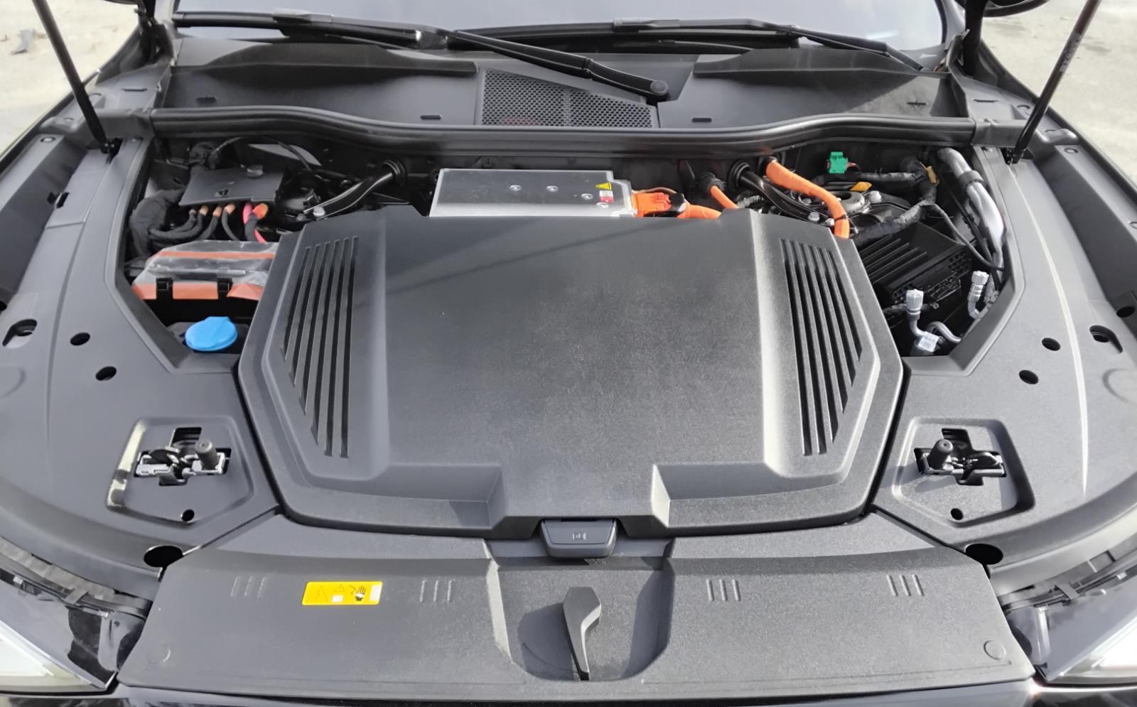 2024 Audi Q8 e-tron Premium Plus