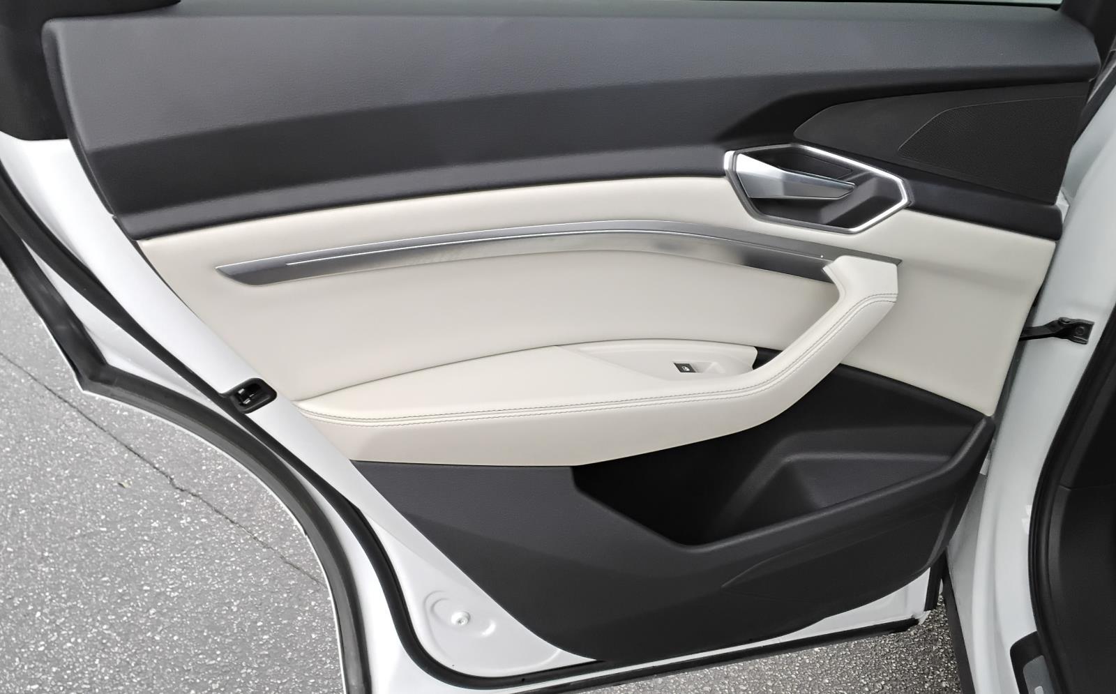 2023 Audi e-tron Premium