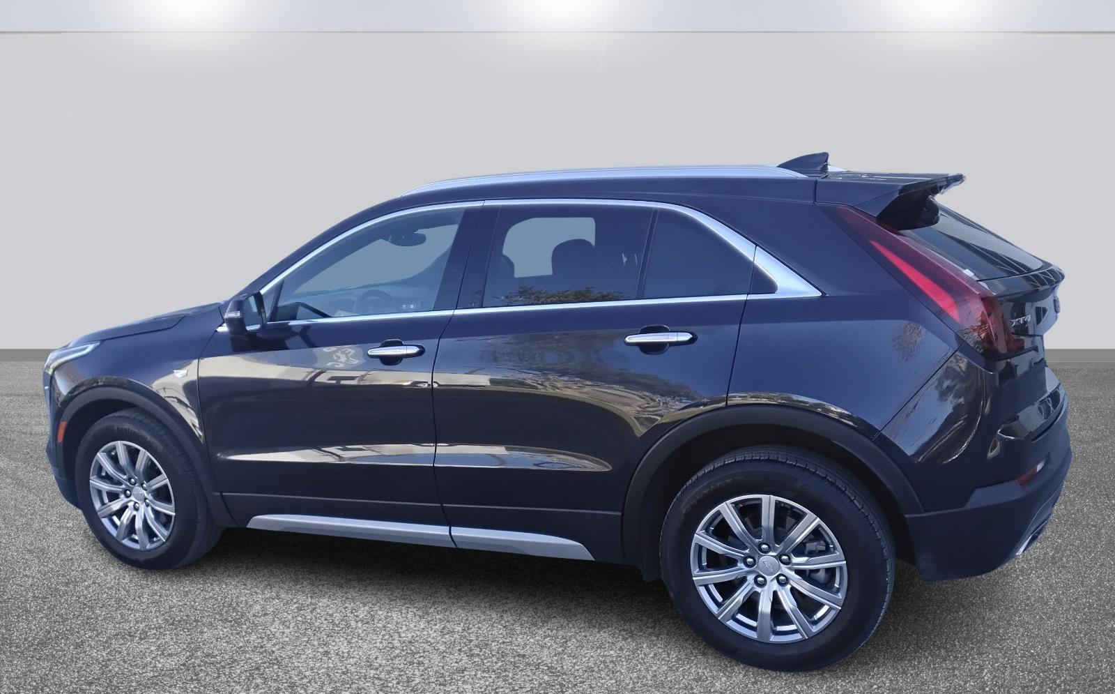 2023 Cadillac XT4 FWD Premium Luxury