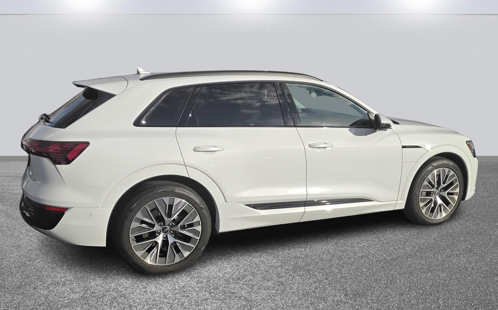 2024 Audi Q8 e-tron Premium Plus