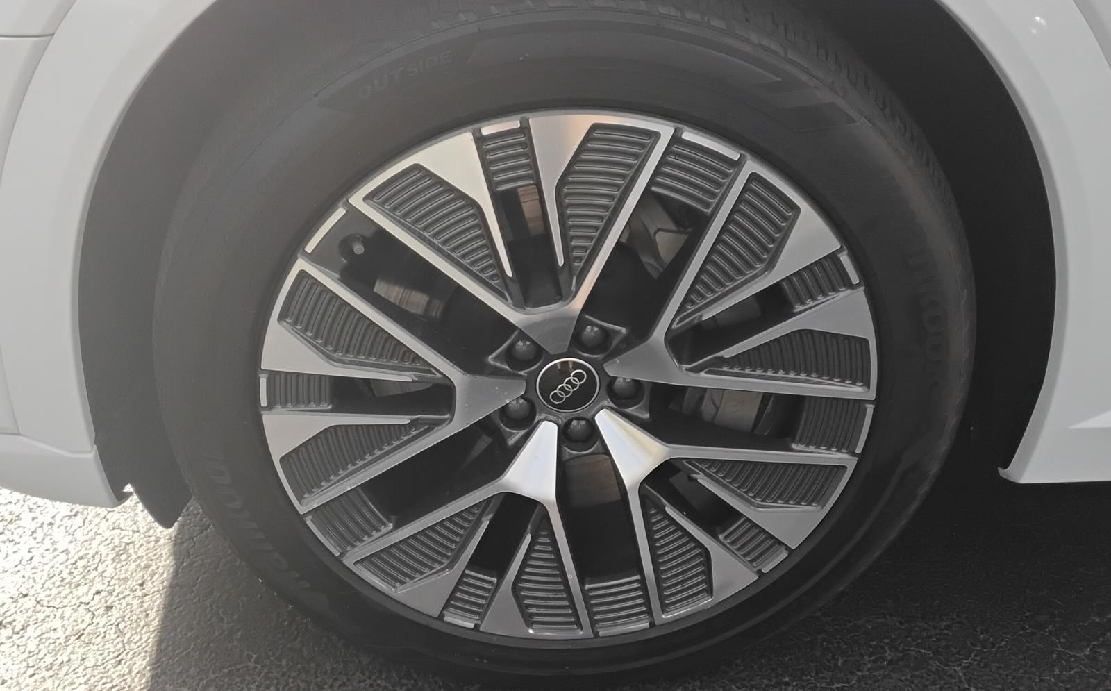 2024 Audi Q8 e-tron Premium Plus