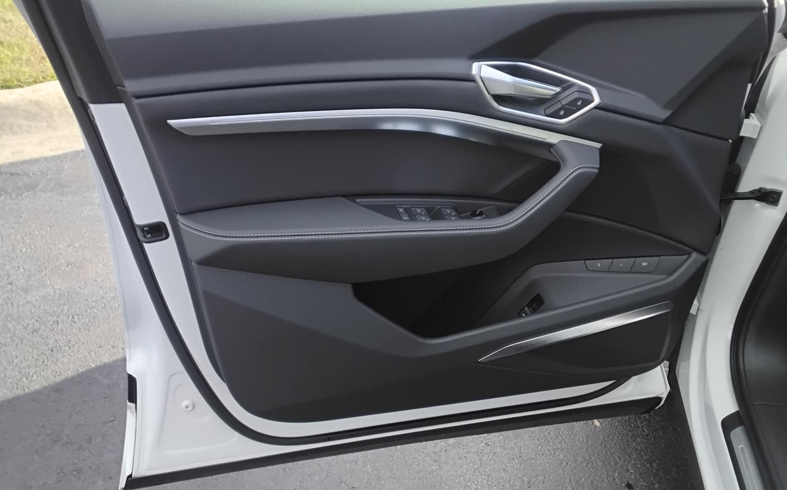 2024 Audi Q8 e-tron Premium Plus