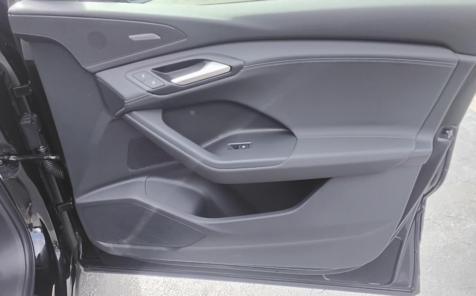 2025 Audi Q6 e-tron Premium Plus