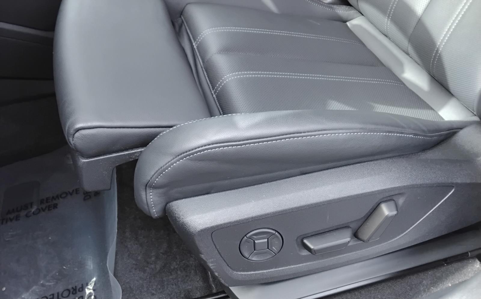 2025 Audi Q6 e-tron Premium Plus