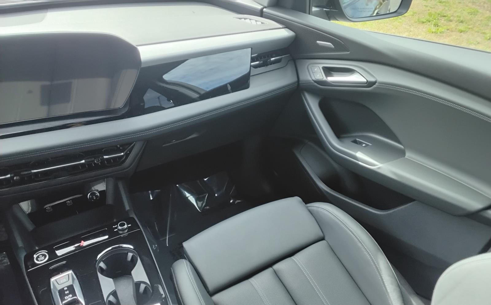 2025 Audi Q6 e-tron Premium Plus