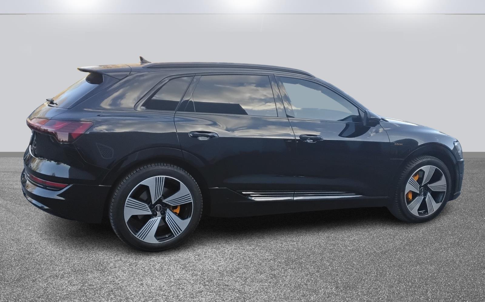 2023 Audi e-tron Premium Plus