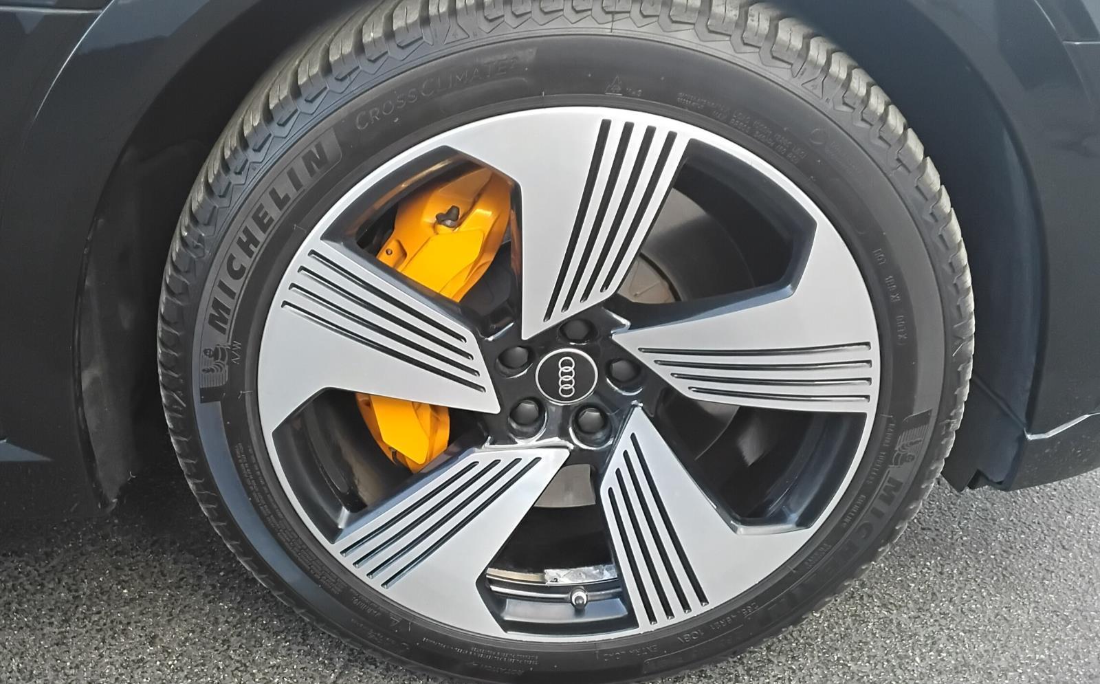 2023 Audi e-tron Premium Plus