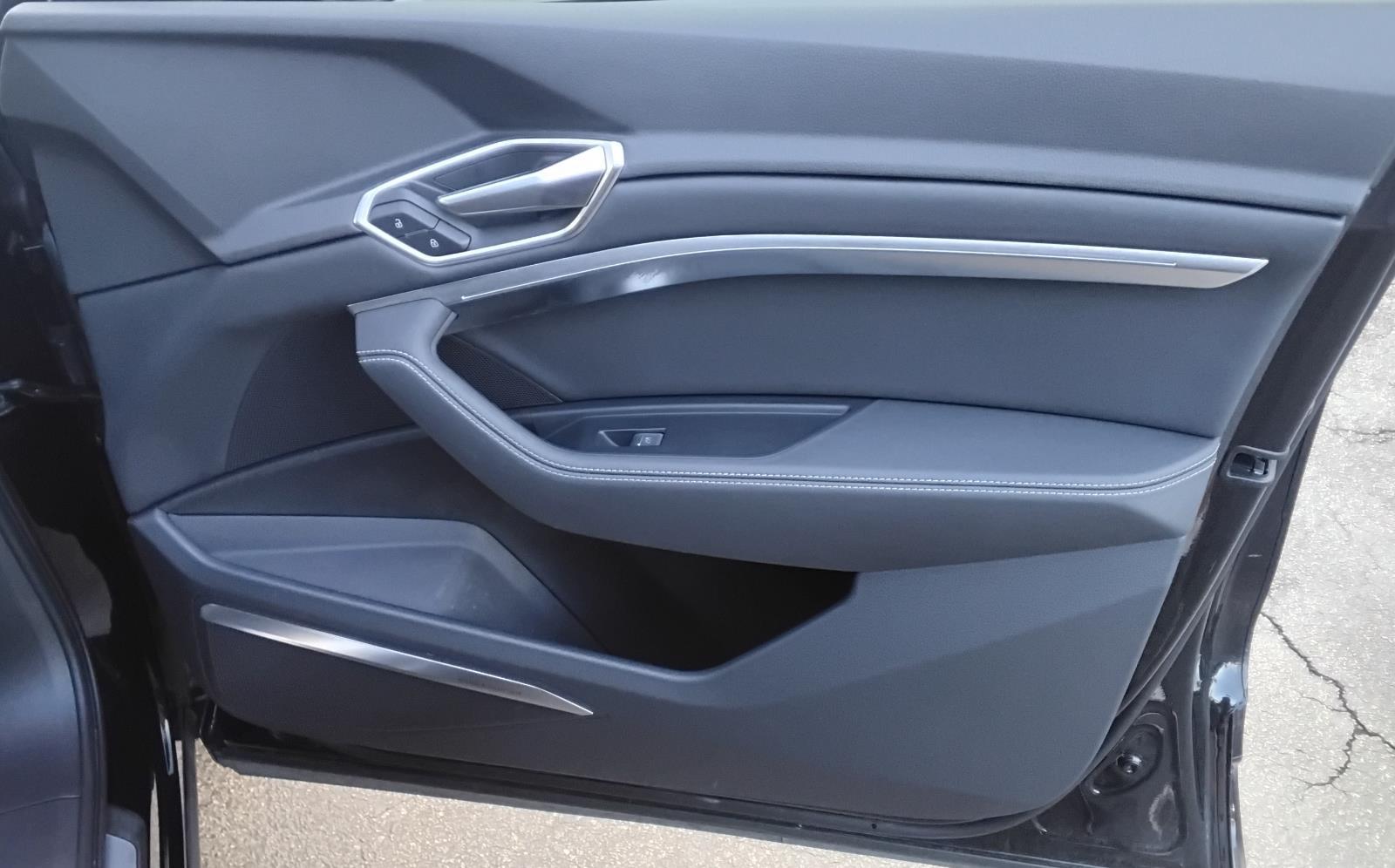 2023 Audi e-tron Premium Plus