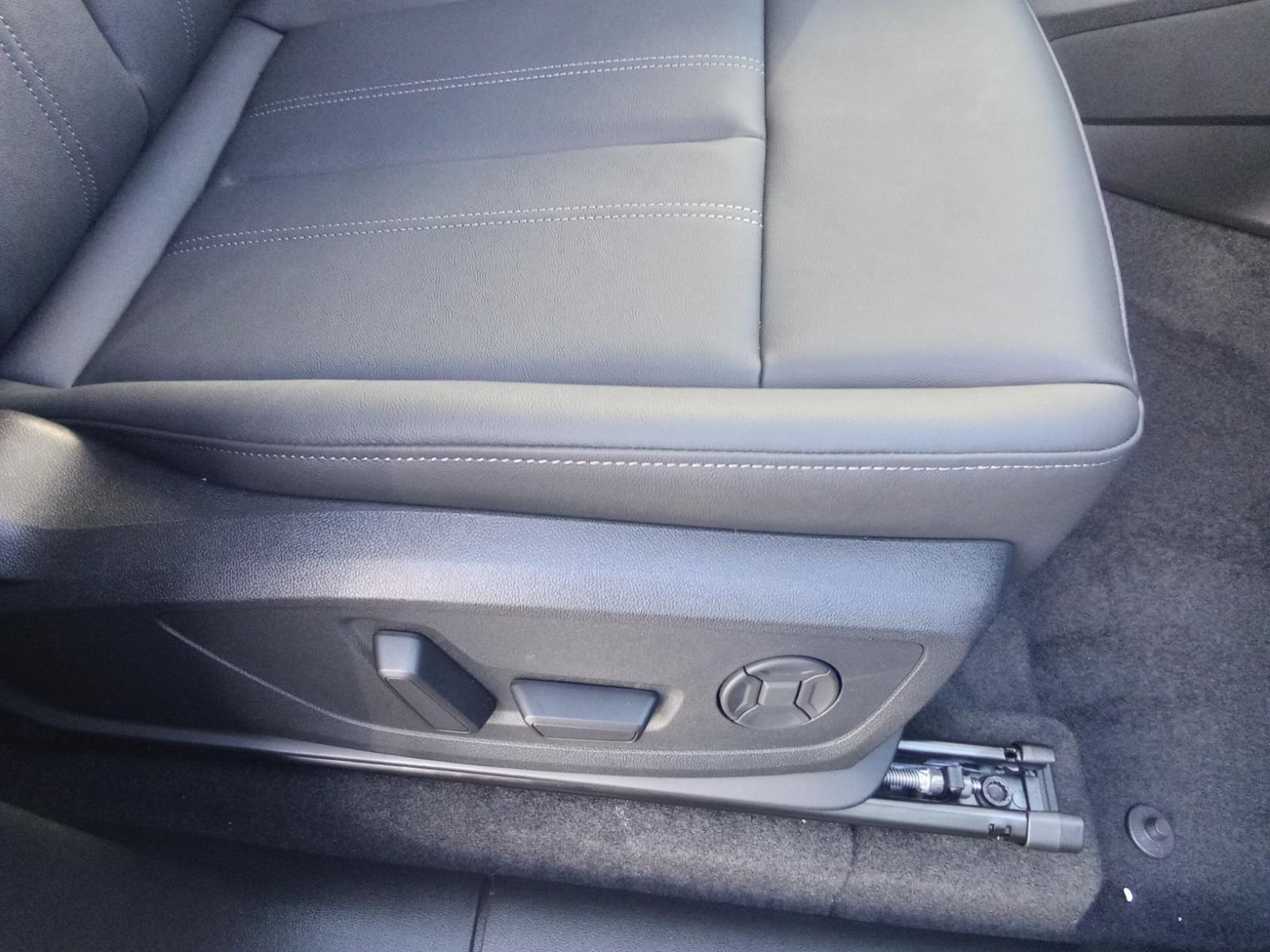 2025 Audi Q6 e-tron Premium Plus